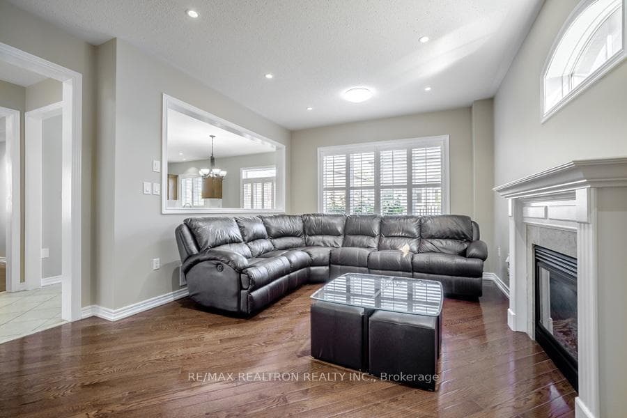 110 Riverwalk Drive photo 8