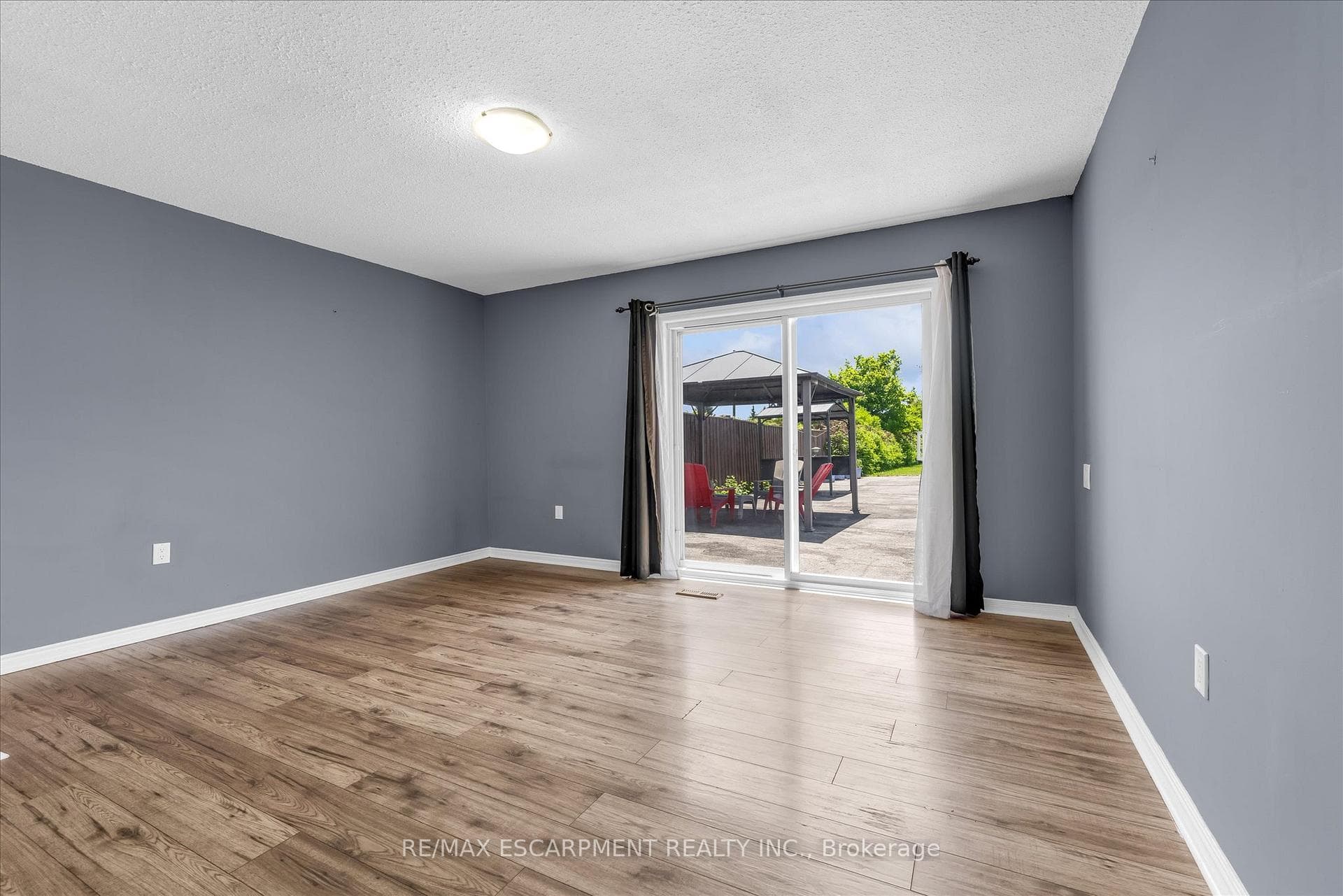261 LIMERIDGE Road photo 13