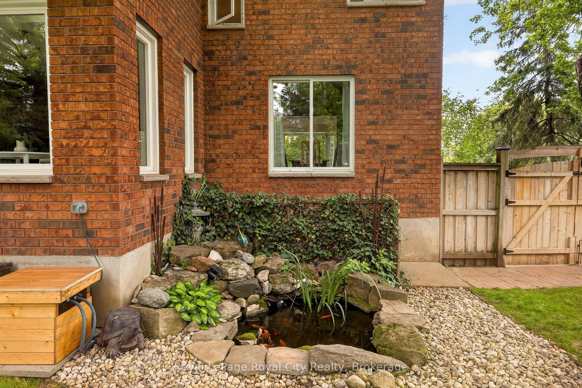 9 Darren Place photo 44