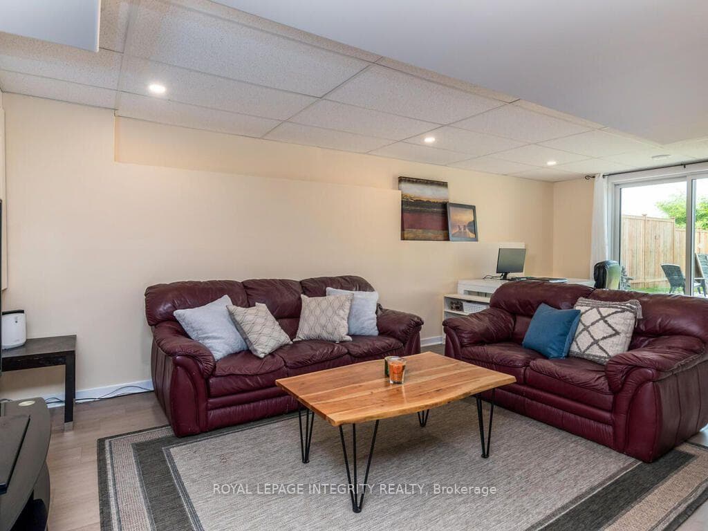 111 Comba Drive photo 27