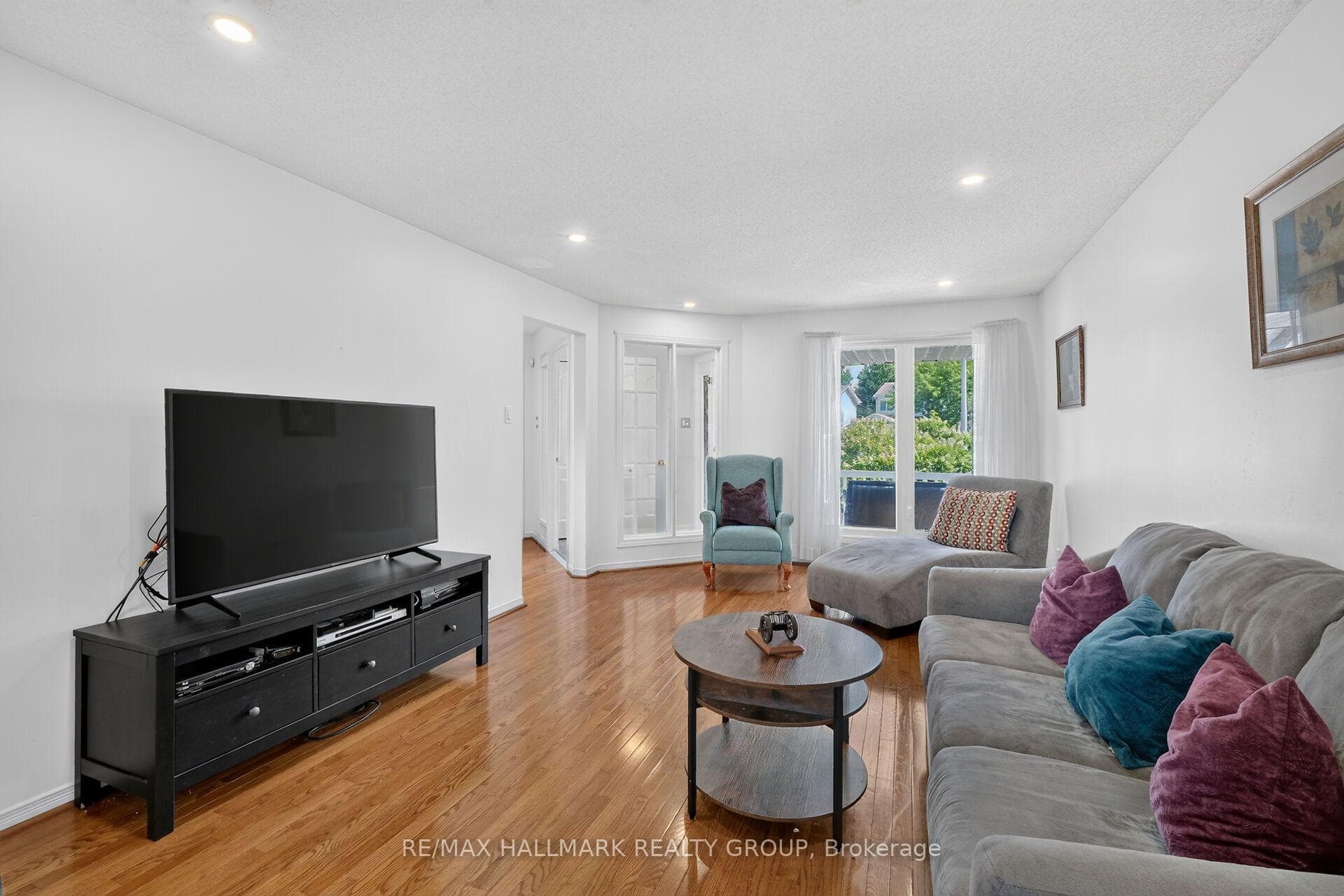6117 Silverbirch Street photo 16