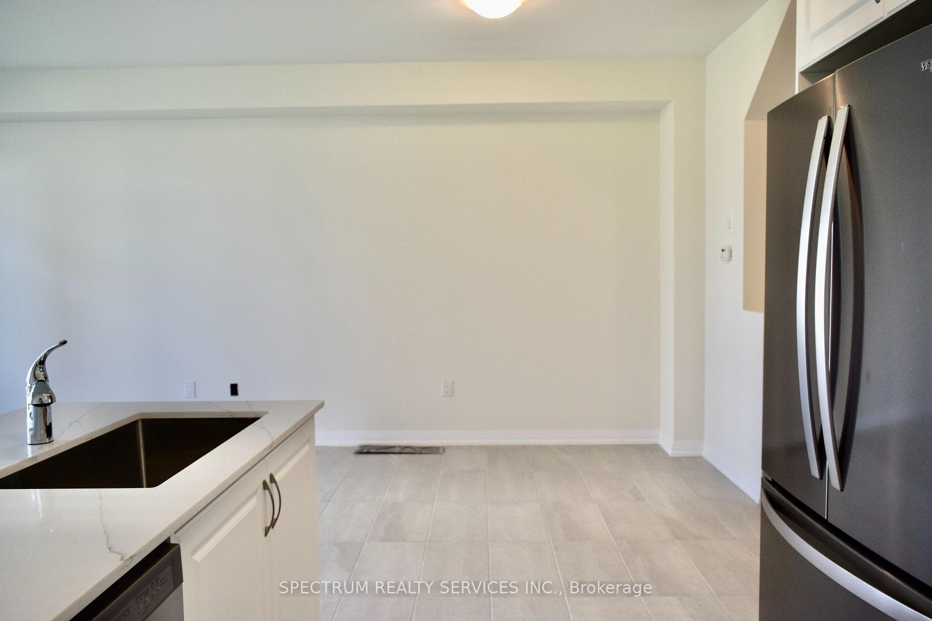 2162 Grainger Loop photo 9