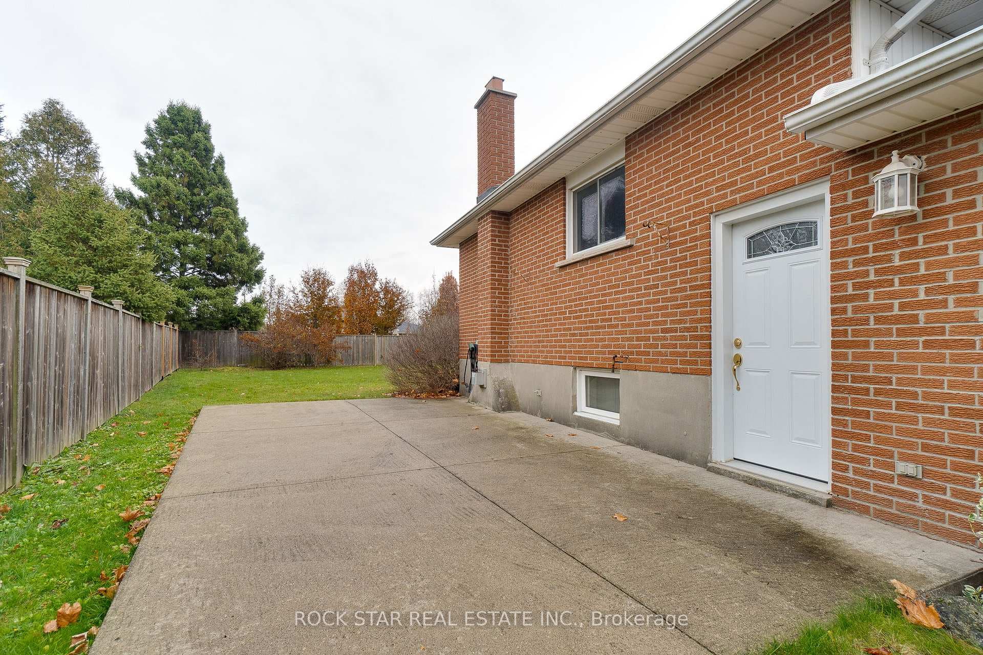 10 Ashdale Court photo 44
