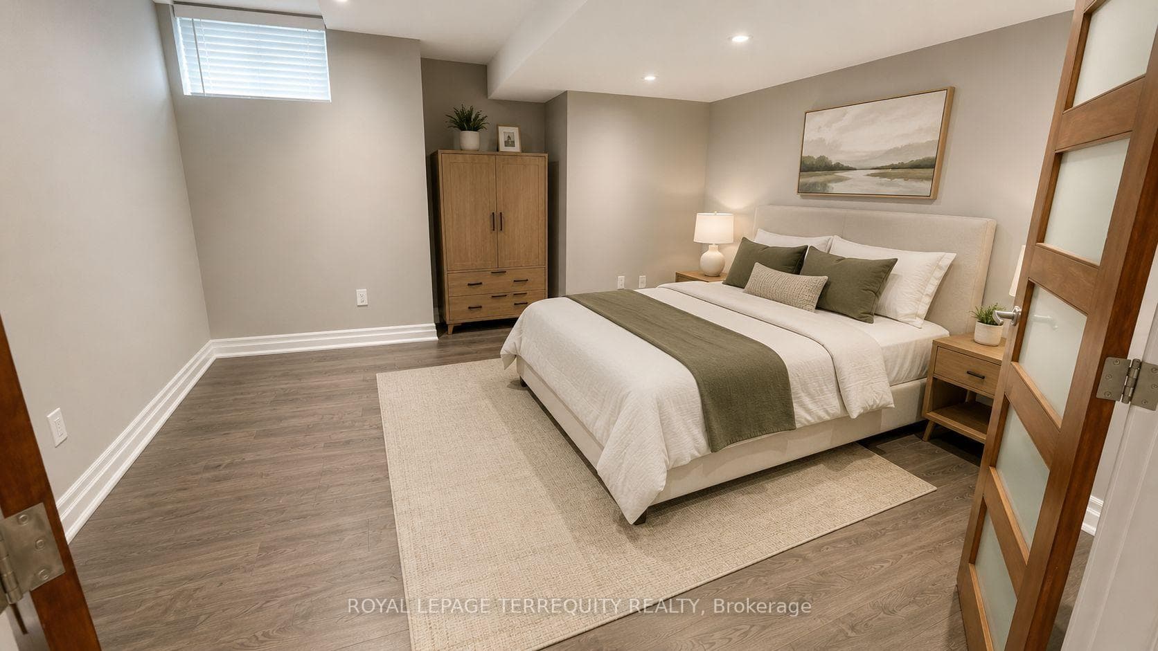 2089 Blackforest Crescent photo 12
