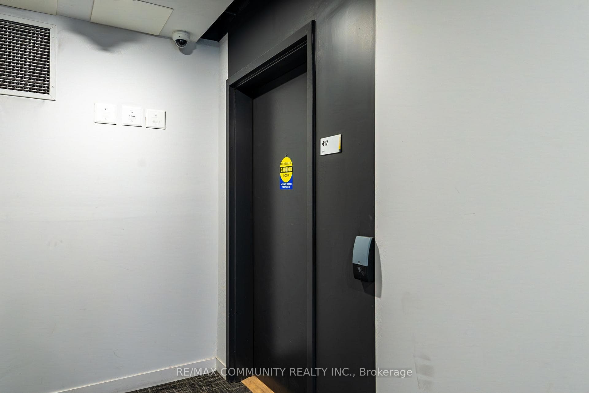 1800 Simcoe Street Unit 417 photo 4