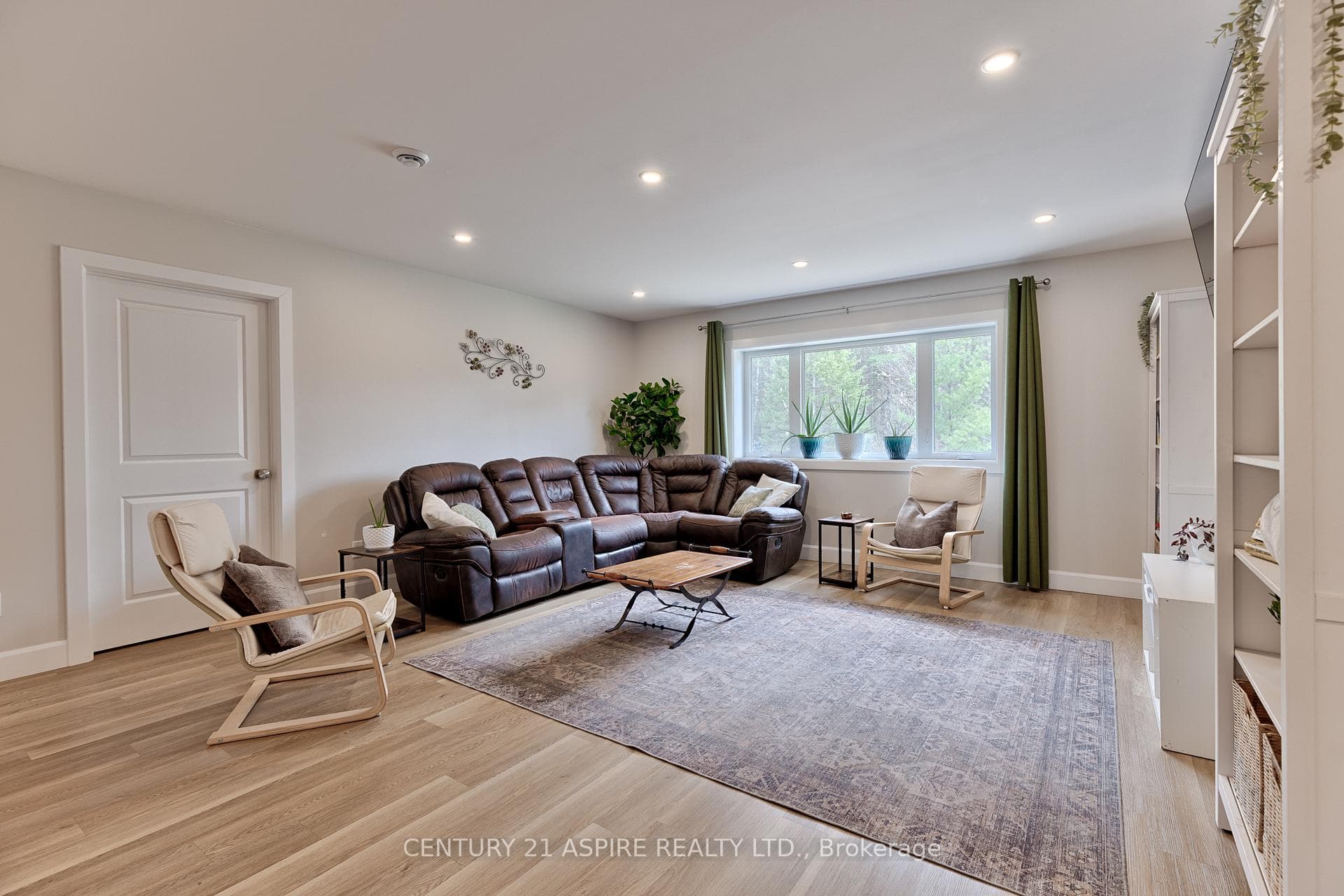 544 Marsh Road photo 14