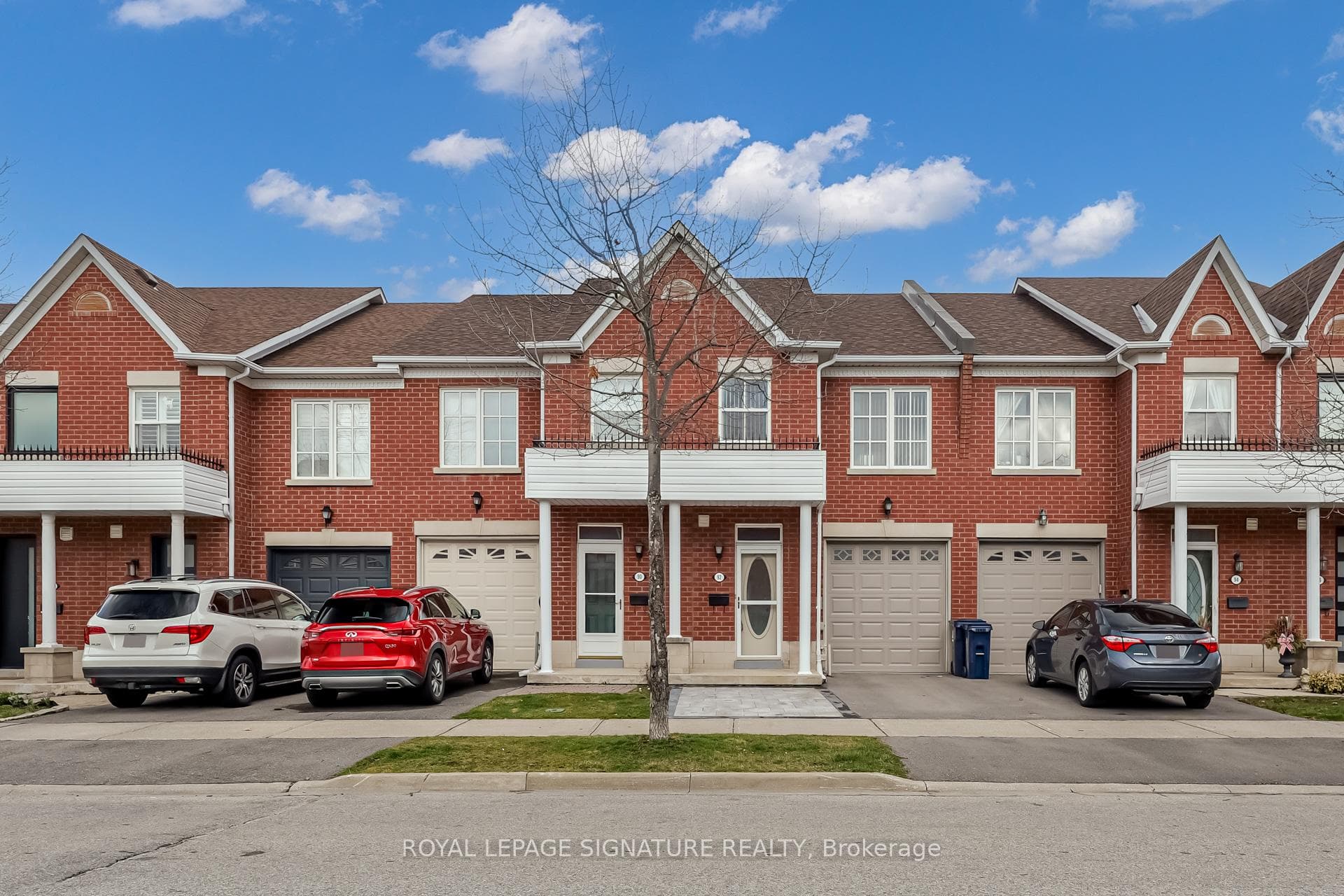 92 Dallimore Circle photo 1