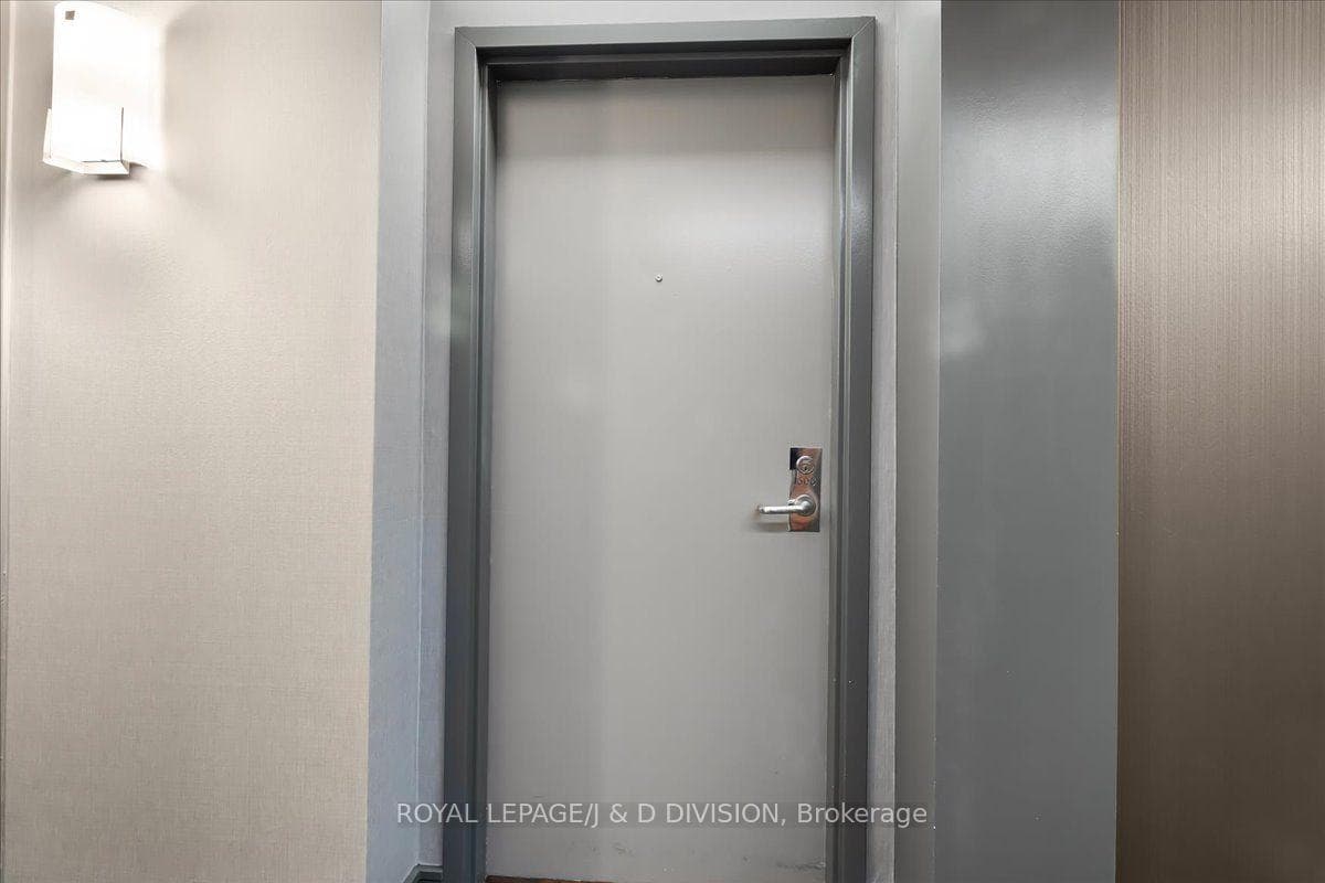 21 Overlea Boulevard Unit 1306 photo 4