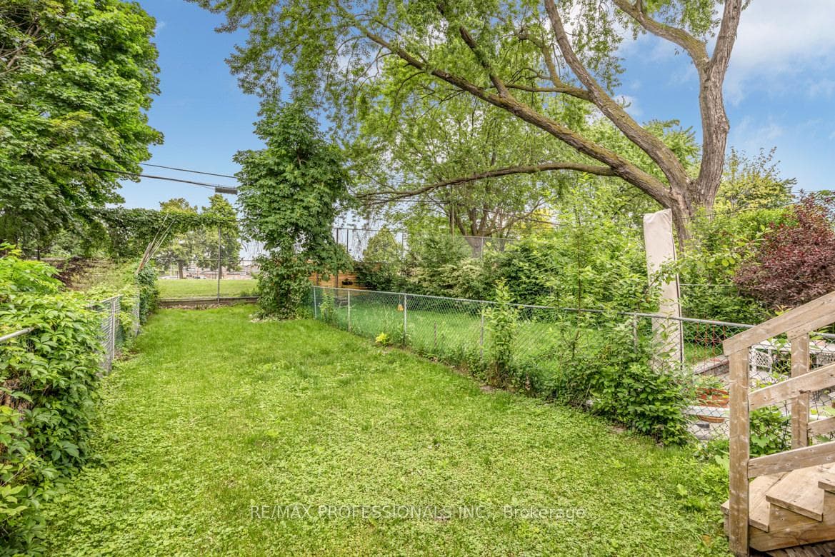 70 Lappin Avenue photo 22