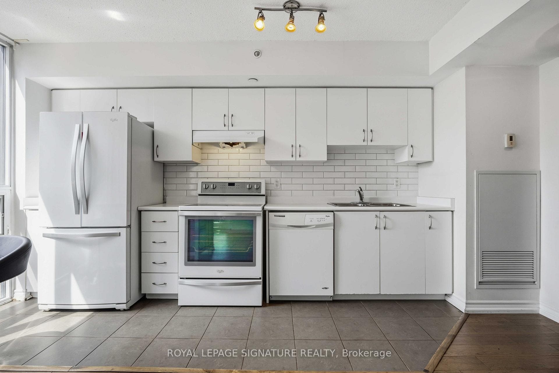 280 Donlands Avenue Unit 208 photo 12