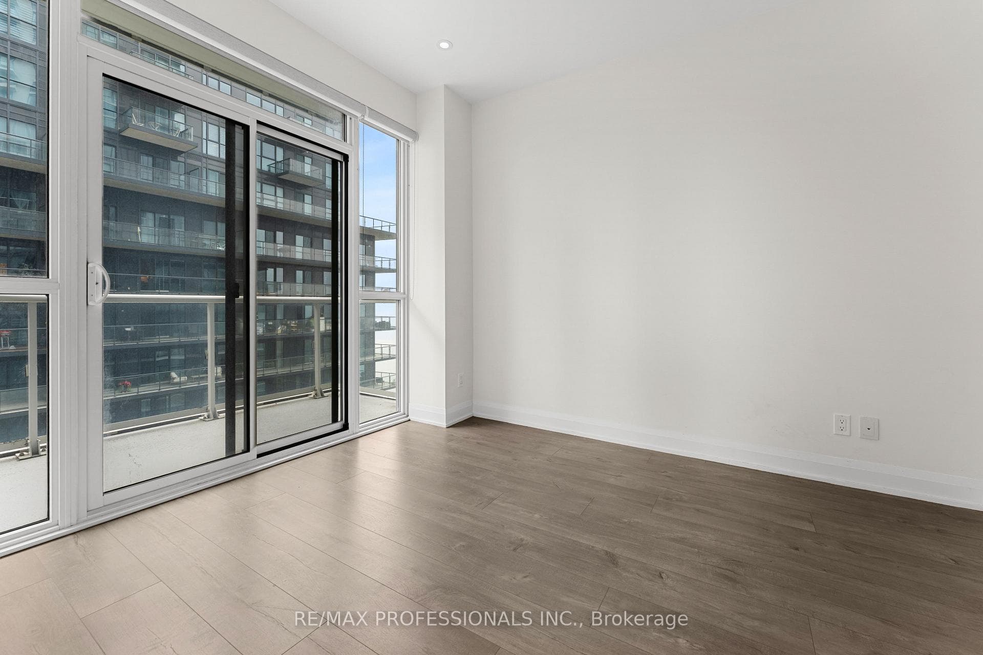 110 Marine Parade Drive Unit 1209 photo 9