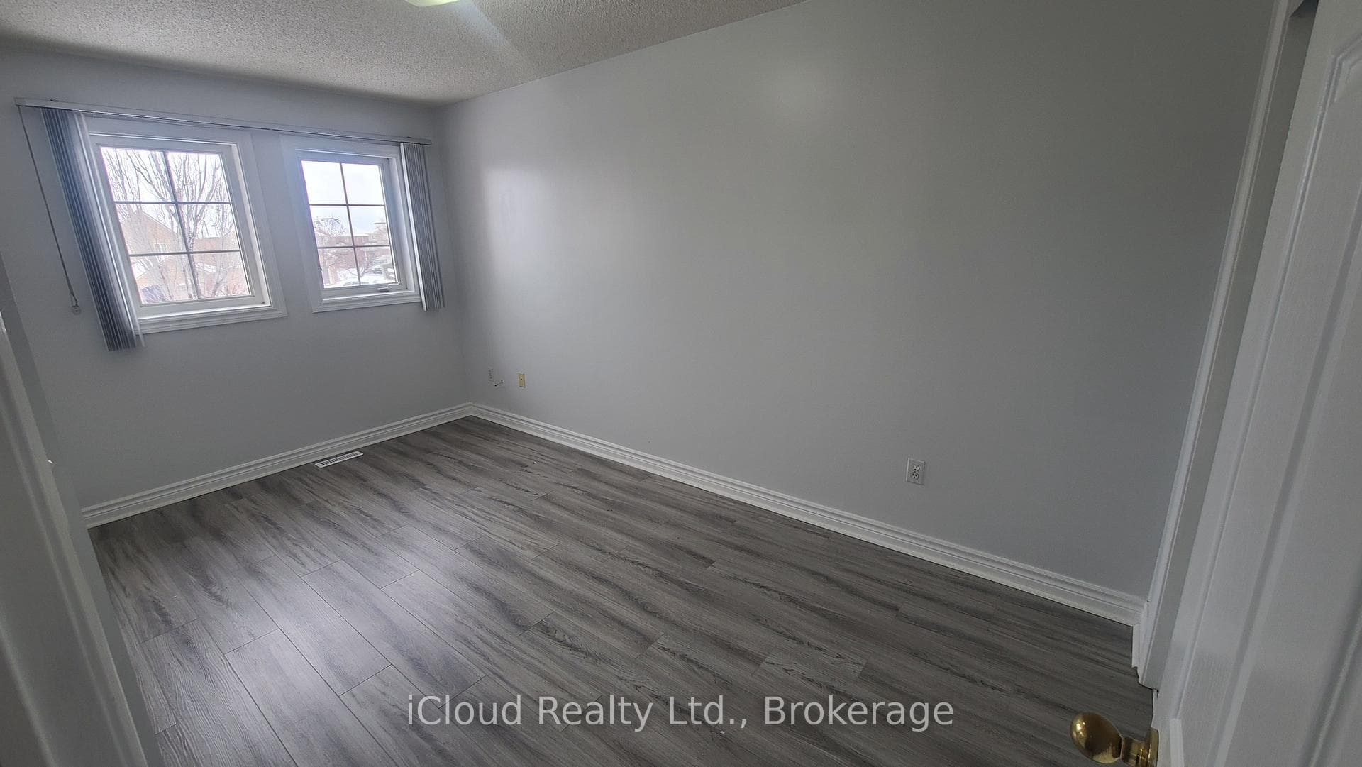 150 Twin Pines Crescent photo 23