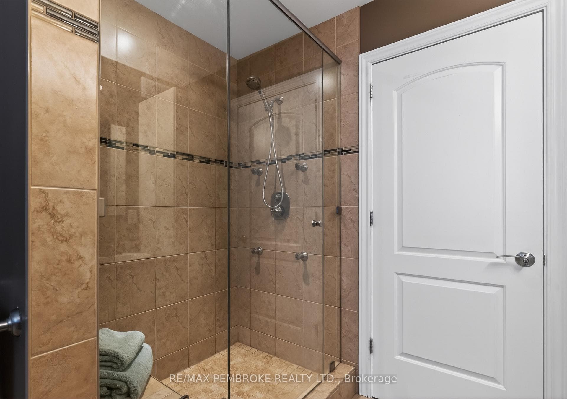 61 Oak Avenue photo 16