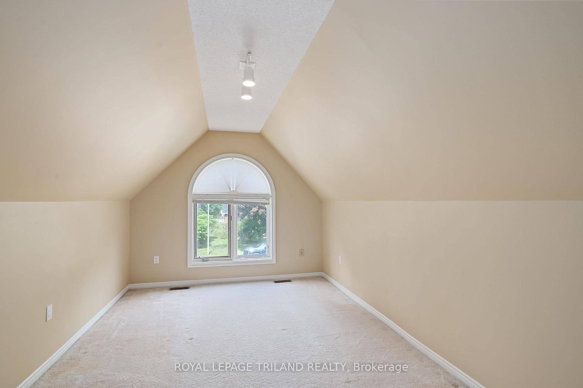 92 Robinson Lane photo 17