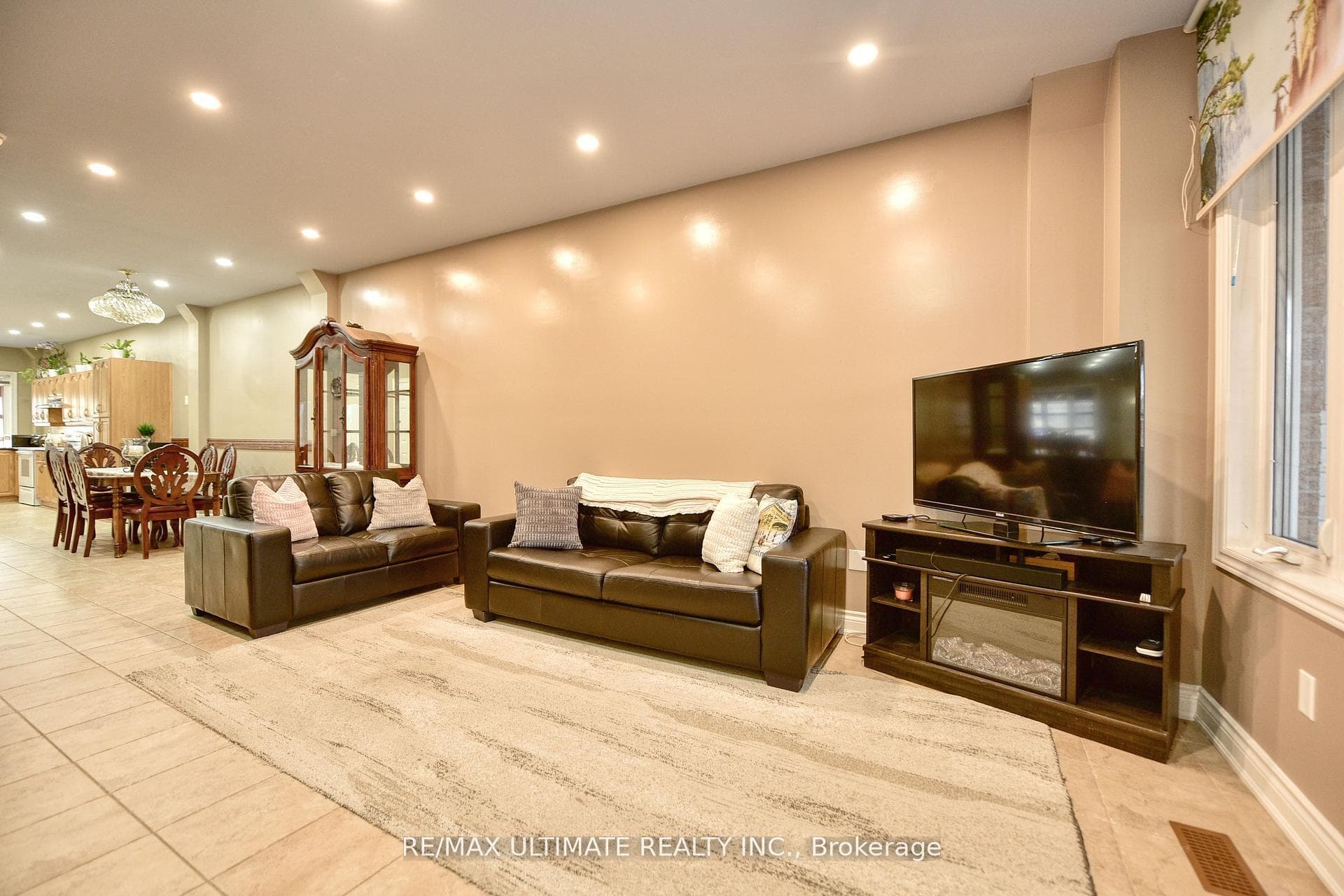 227 Earlscourt Avenue photo 8