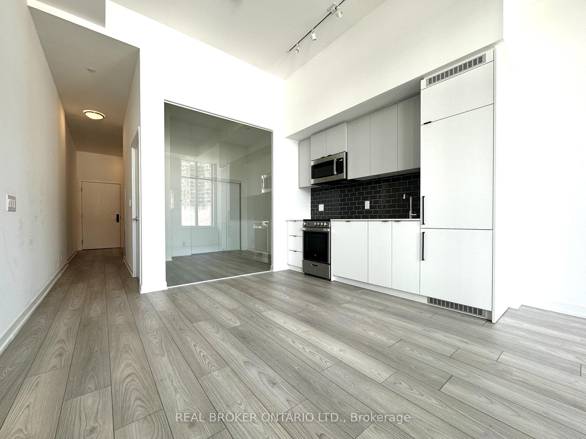 285 Dufferin Street Unit 205 photo 12