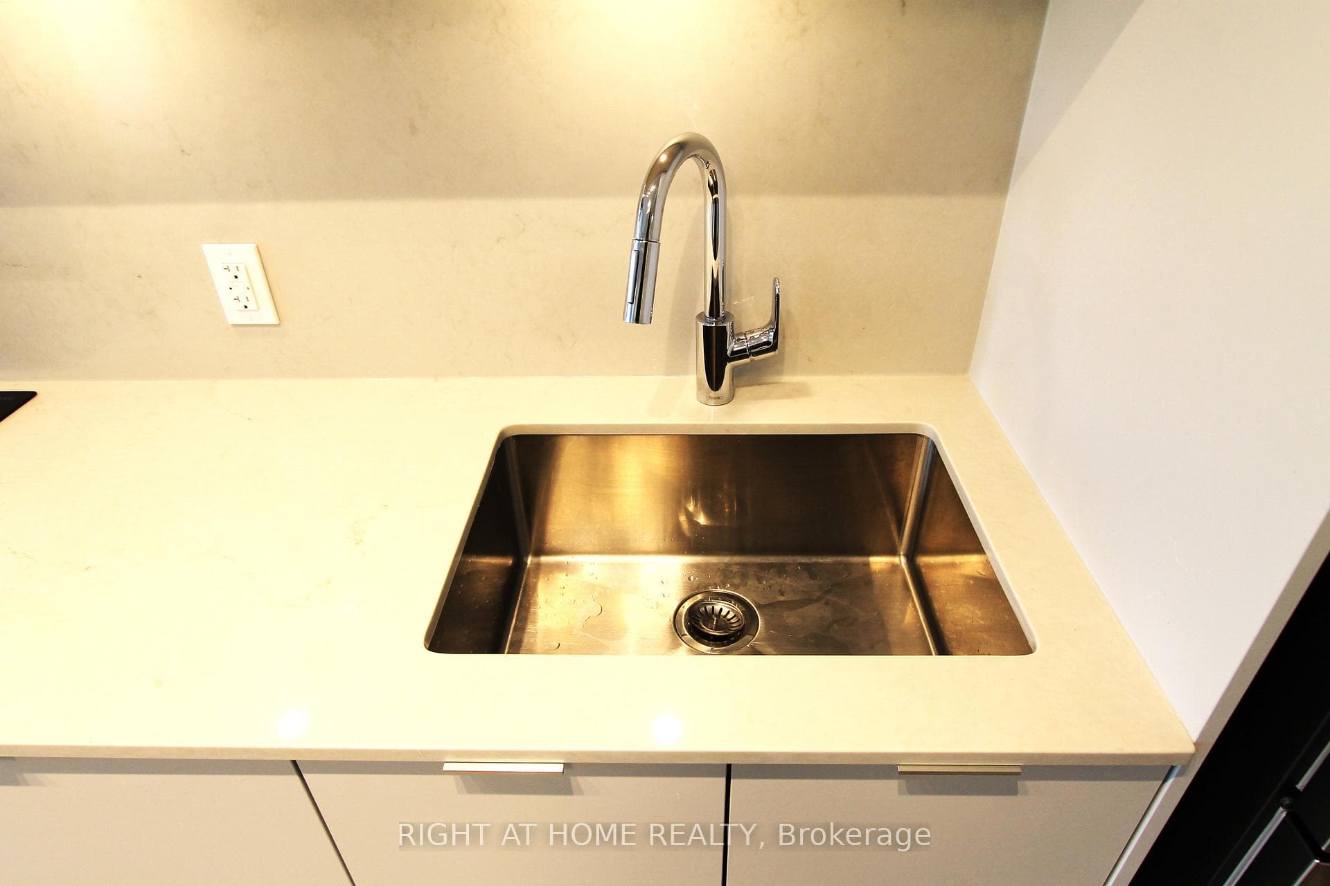 8 Cedarland Drive Unit 517 photo 21