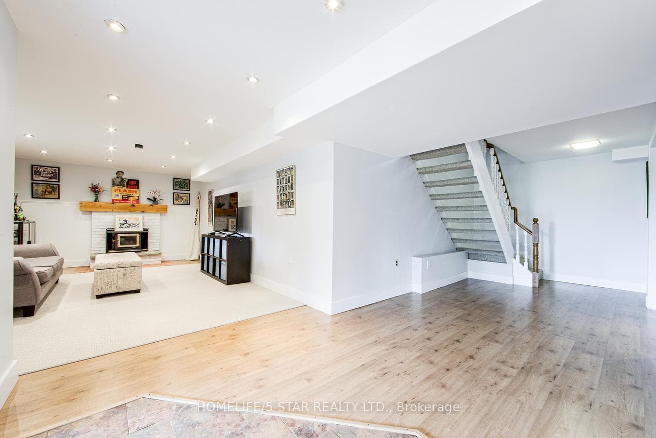 114 MOORE PARK Drive photo 32