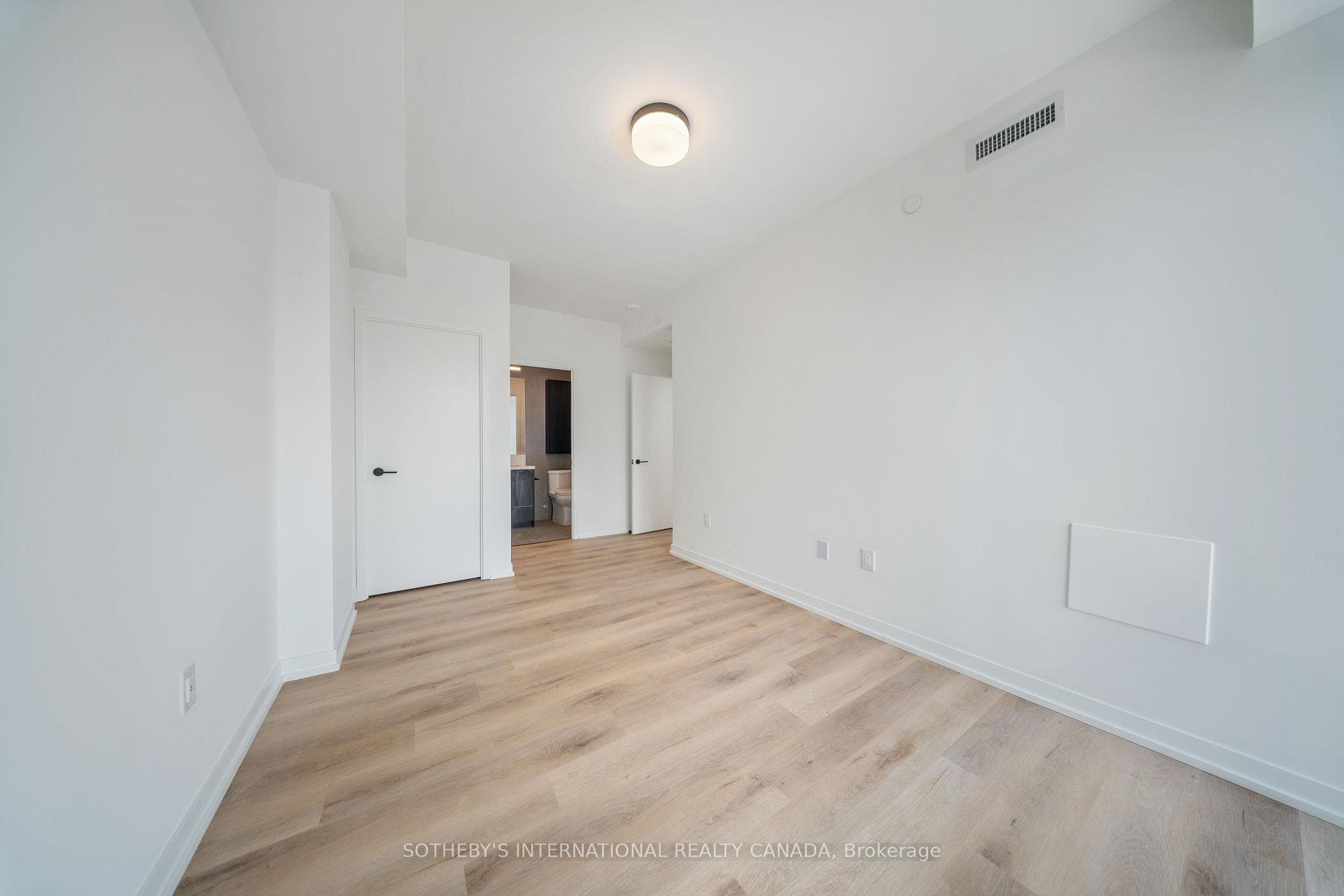 5 York Garden Way Unit 402 photo 19