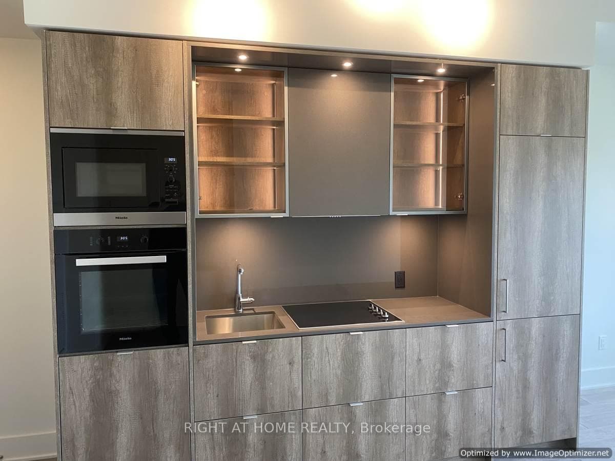 11 Yorkville Avenue Unit 6005 photo 16