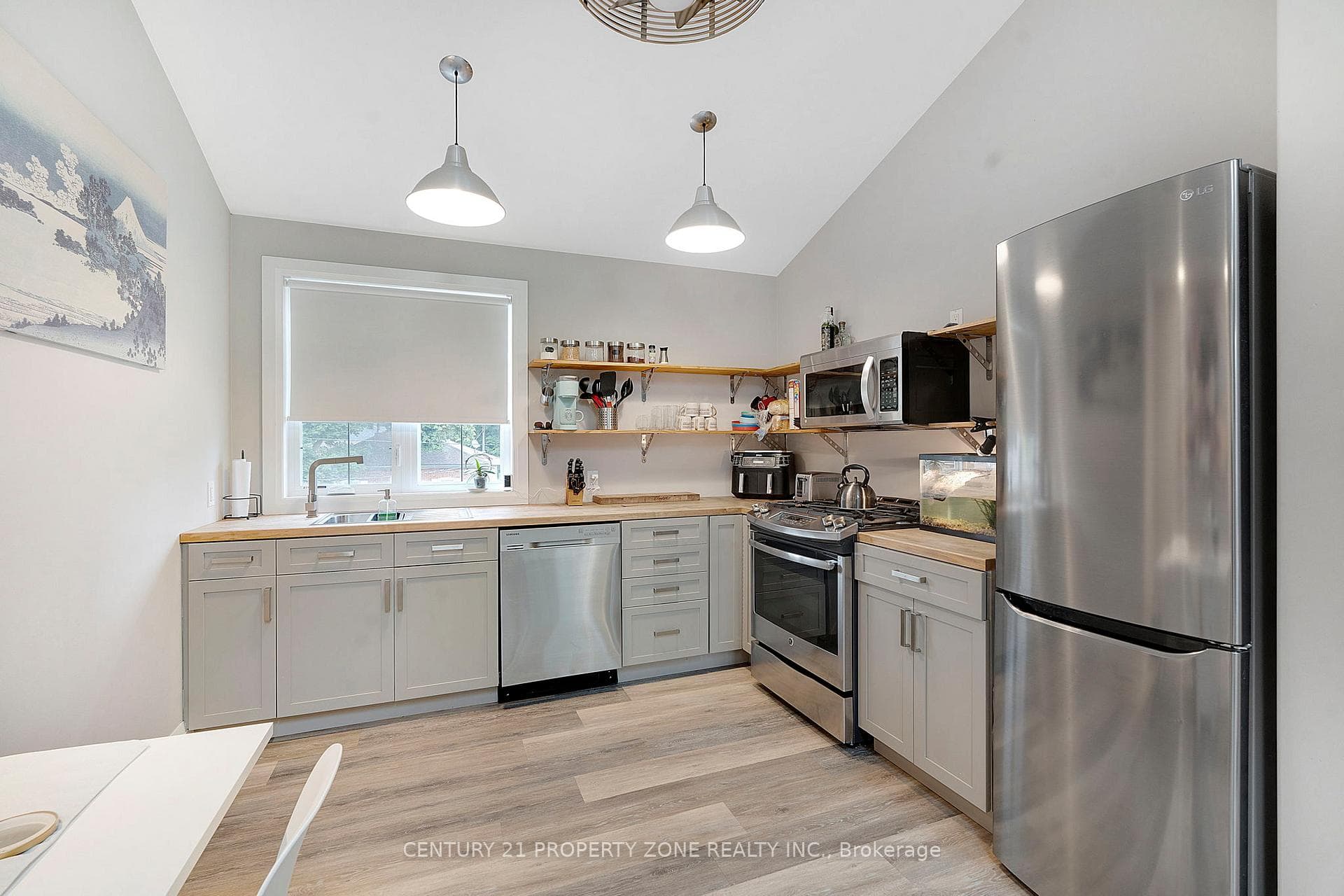 74 John Street photo 24