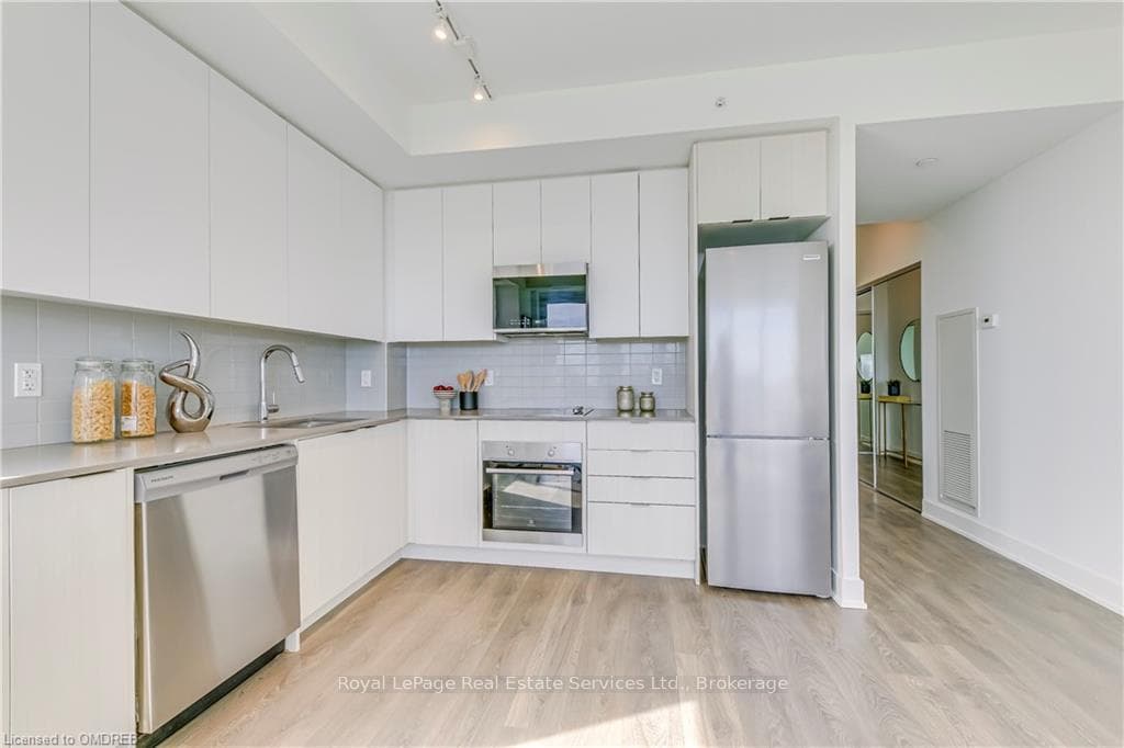 2481 TAUNTON Road Unit 1607 photo 13