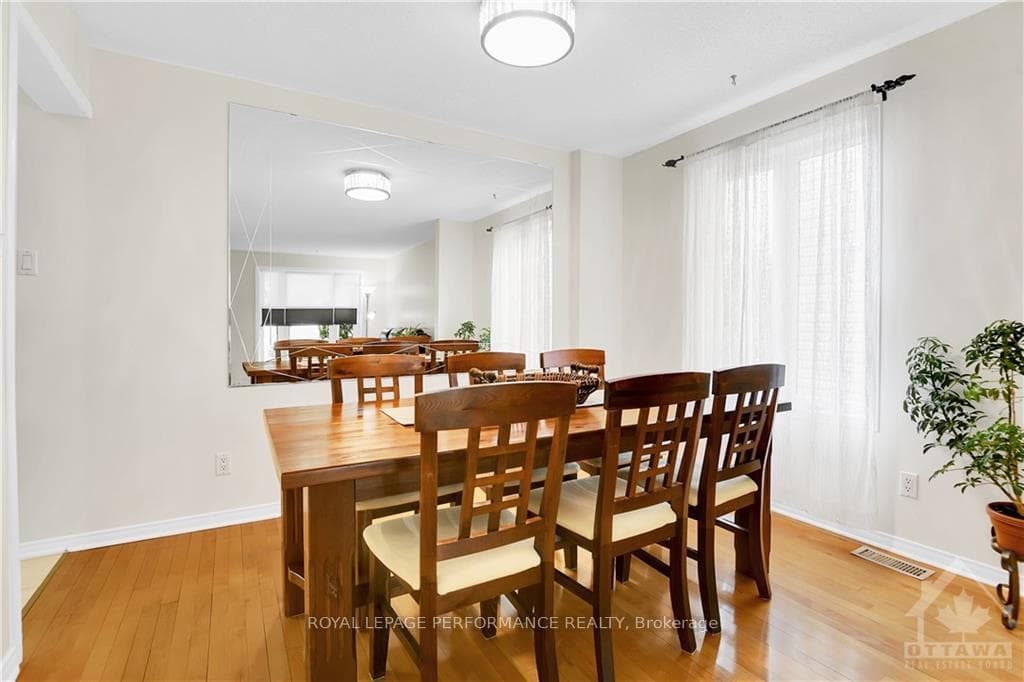1667 TOULOUSE Crescent photo 7