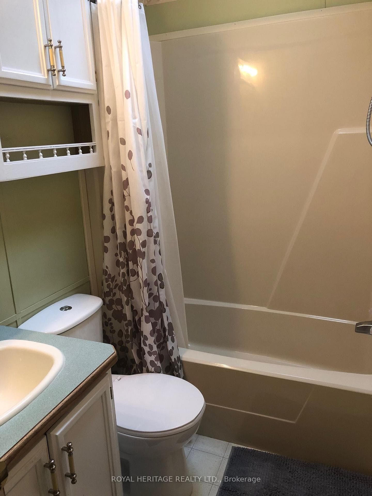 **4 Pc Bathroom With Skylight**