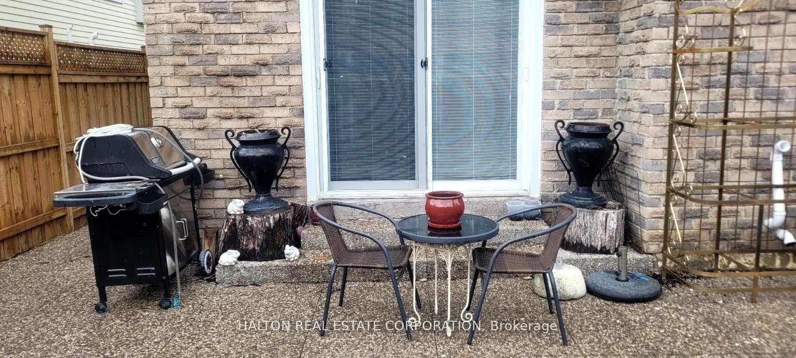 2452 CAVENDISH Drive Unit A photo 16