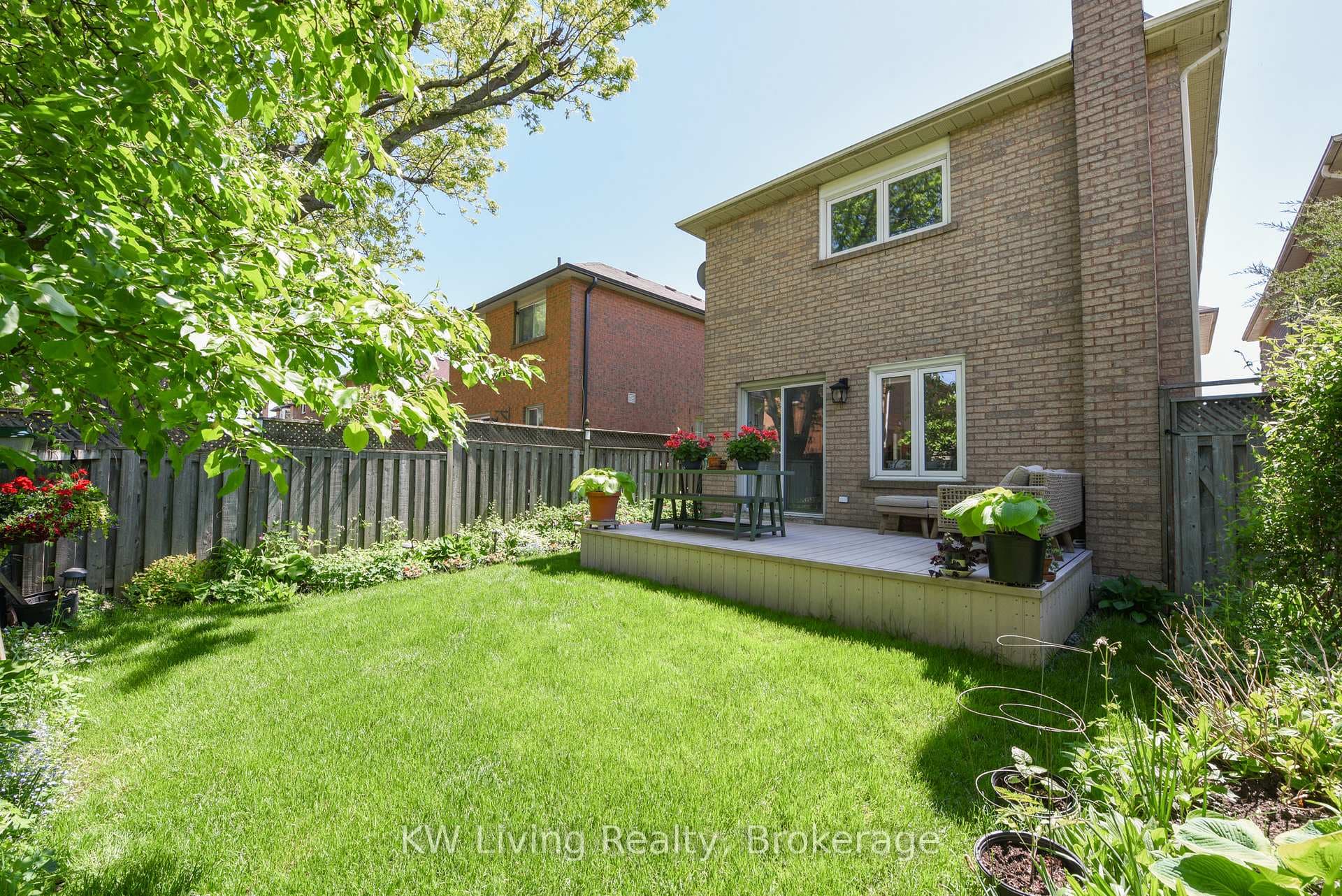 5055 Moulin Rouge Crescent photo 37