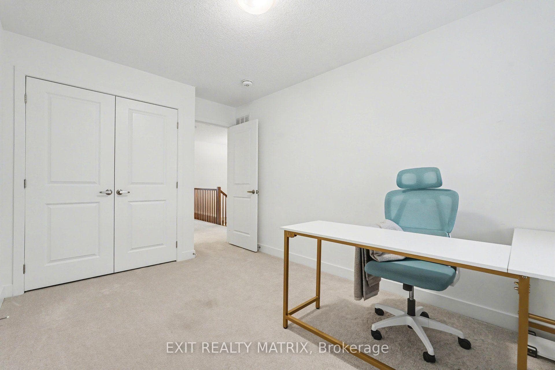 656 Putney Crescent photo 20