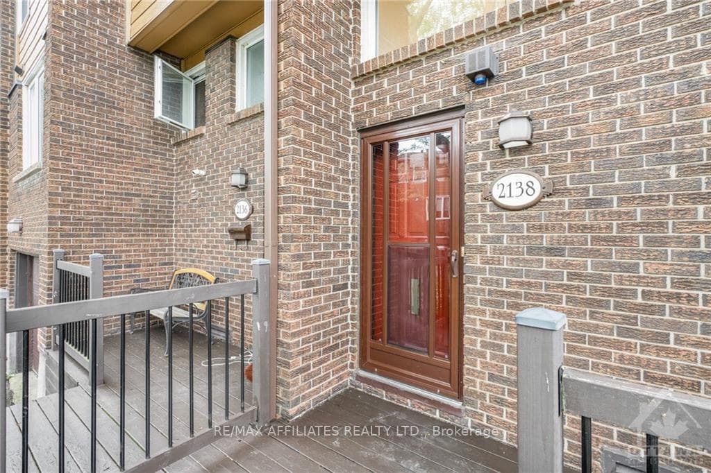 2138 ERIC Crescent photo 3