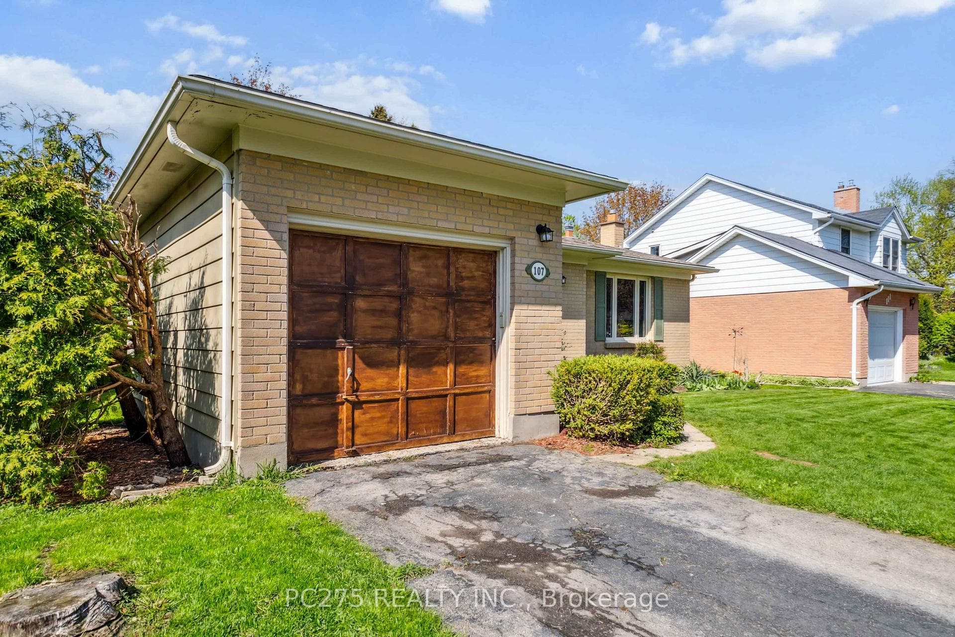 107 Inverary Crescent photo 4