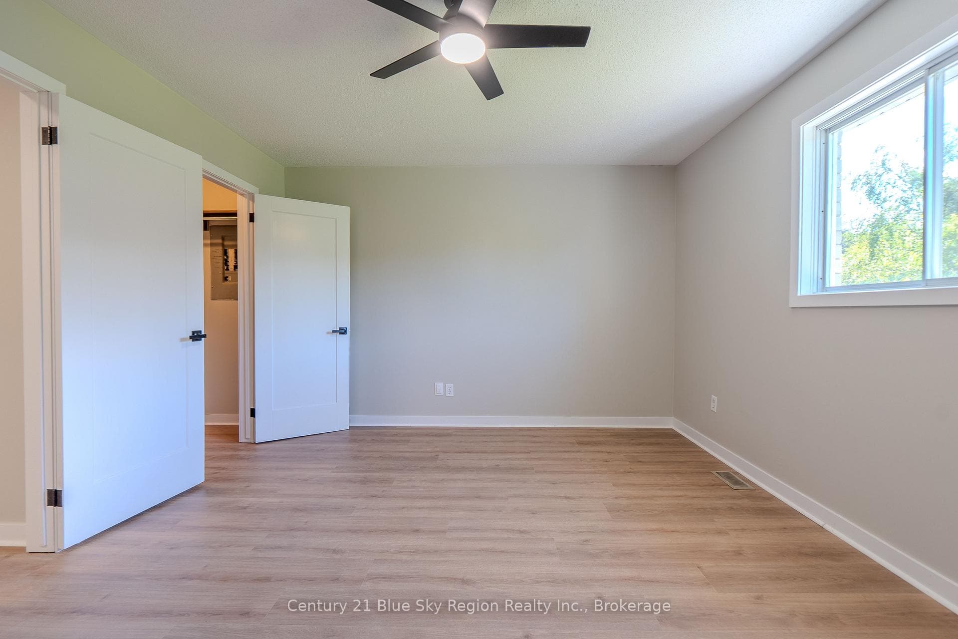 418 Laurier Street photo 23