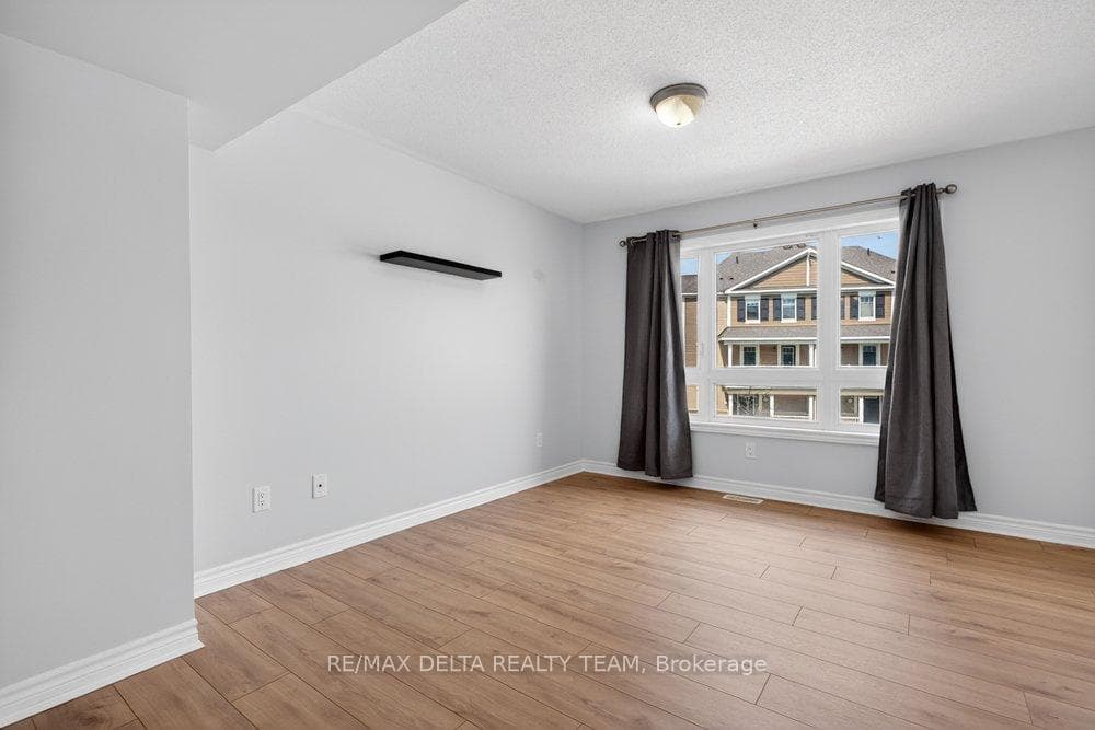 94 FEATHERTOP Lane photo 4