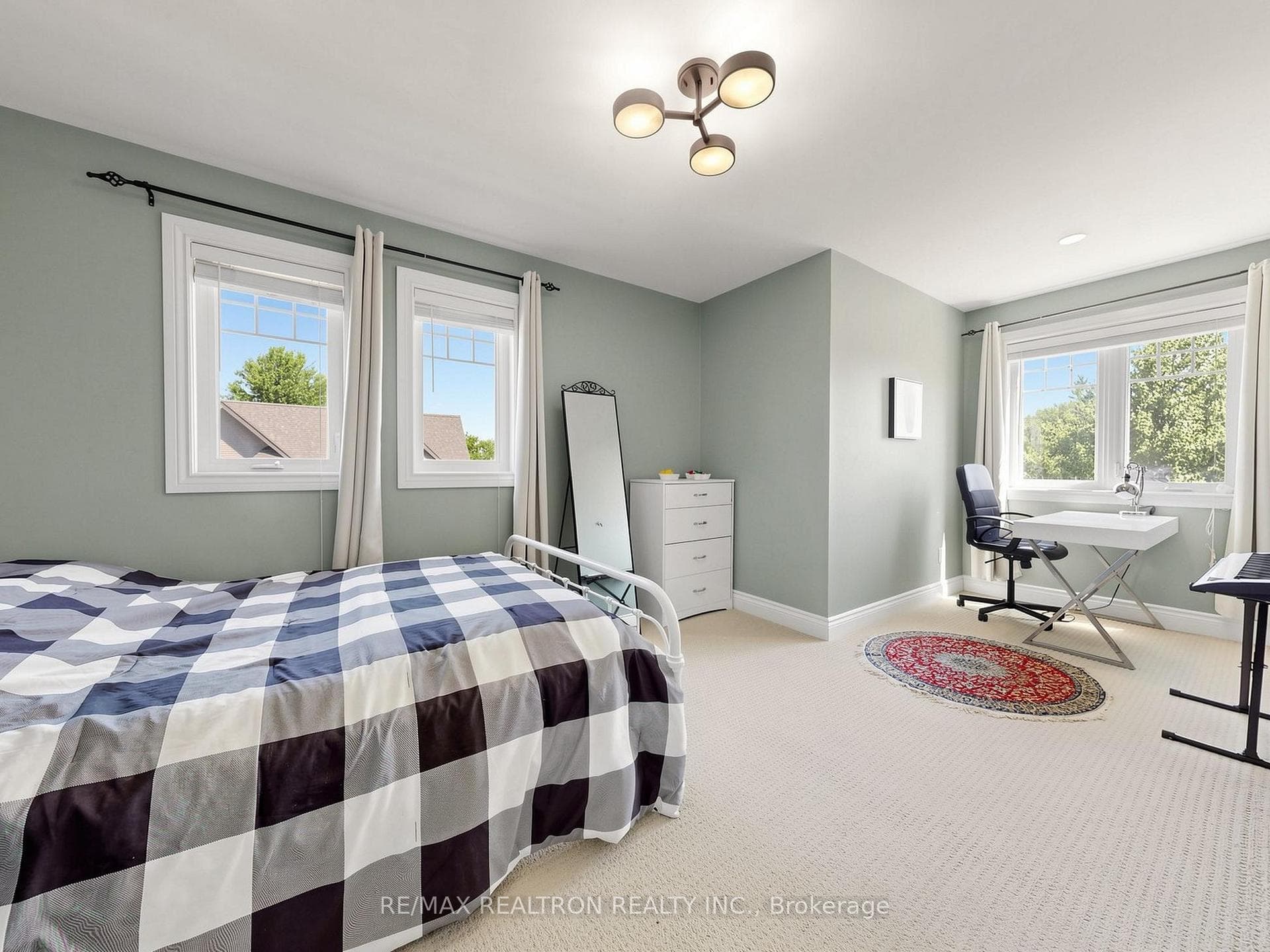 4 Lyons Lane photo 26