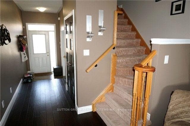 325 Hobbs Crescent photo 8