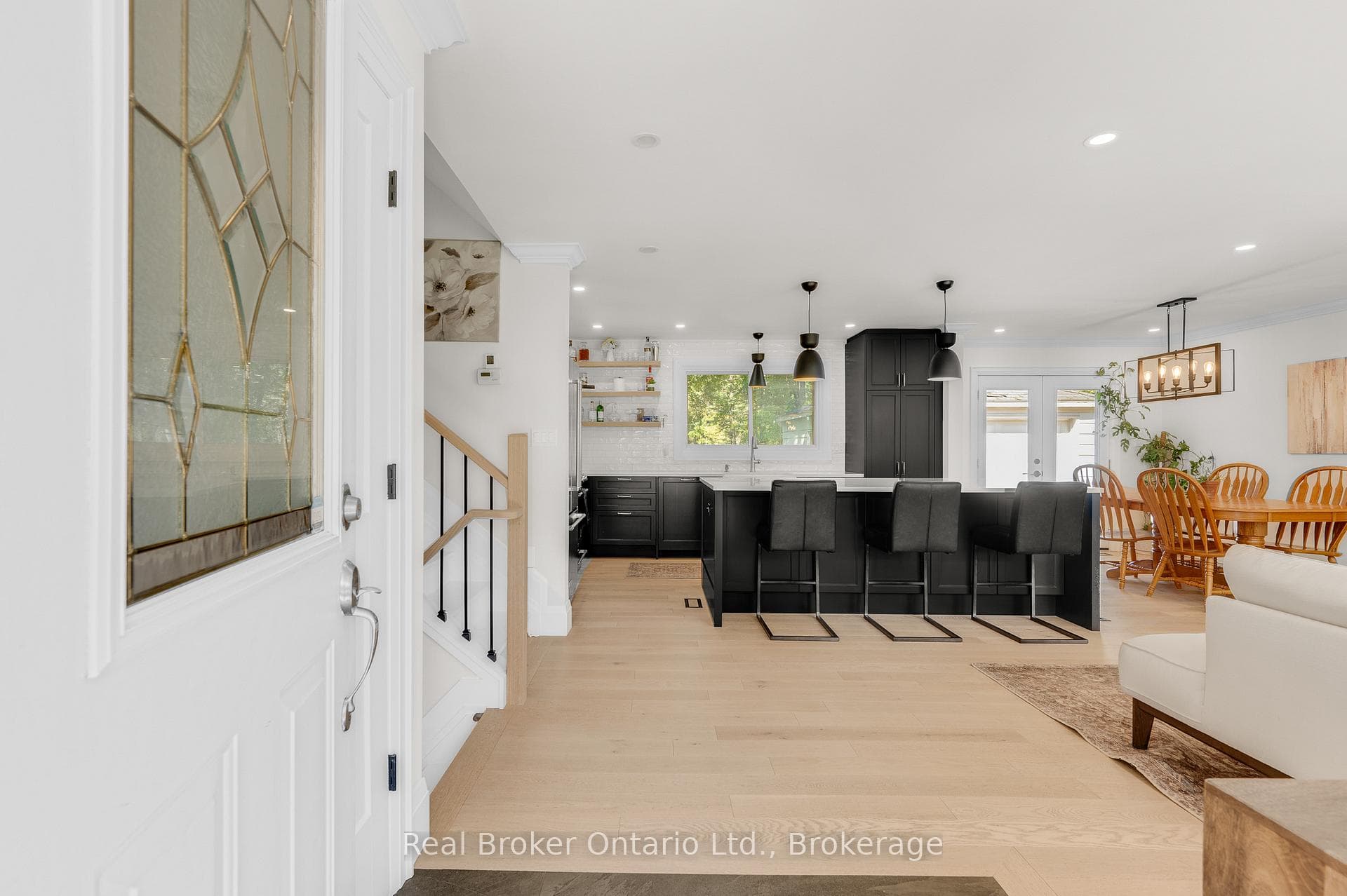 377 Duncombe Drive photo 5