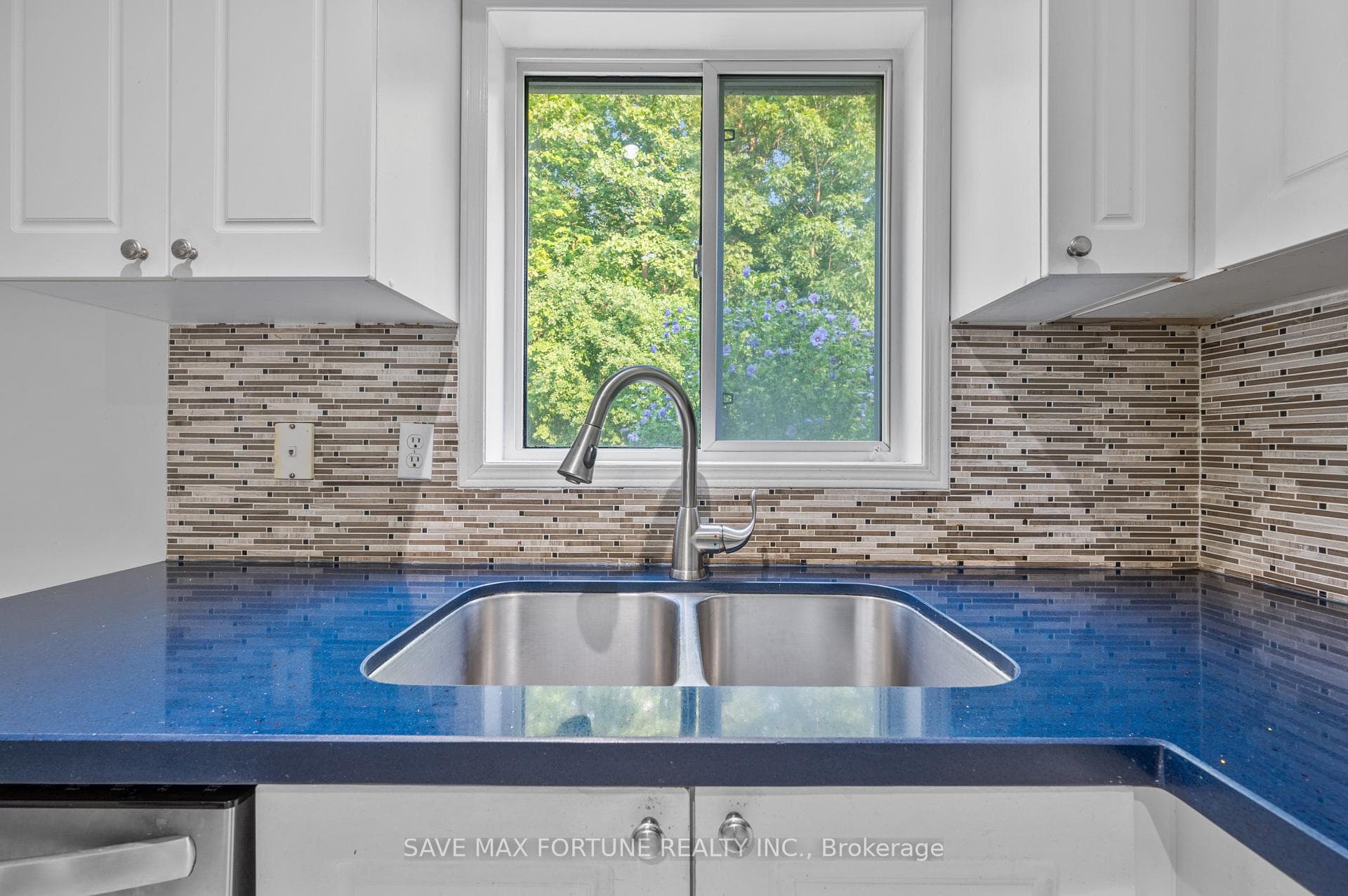 80 Bunchberry Way photo 13