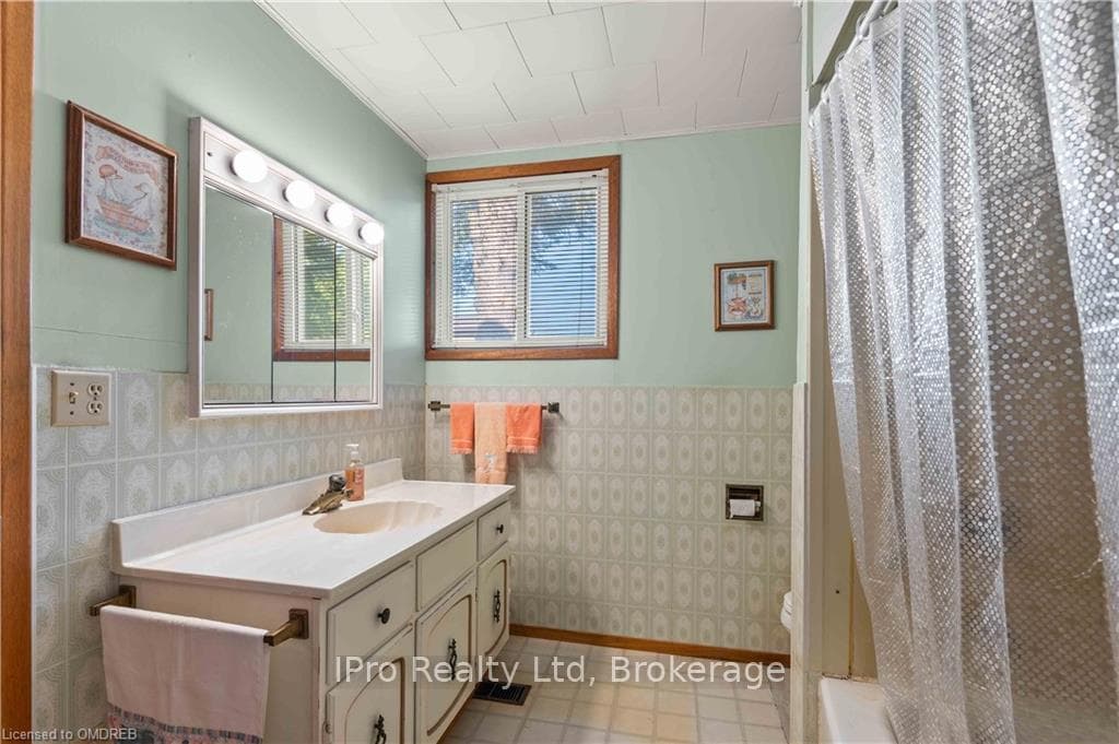 16 LEESON ST S Street photo 12