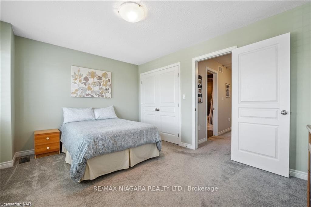 69 EDENROCK Drive photo 16
