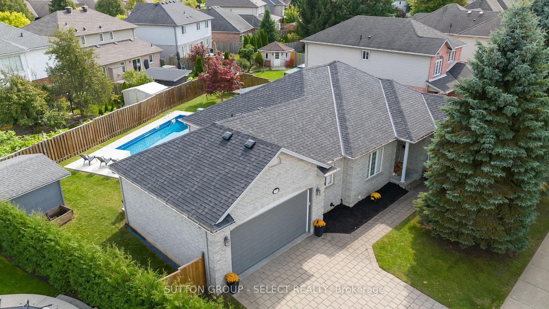 132 Greyrock Crescent photo 2