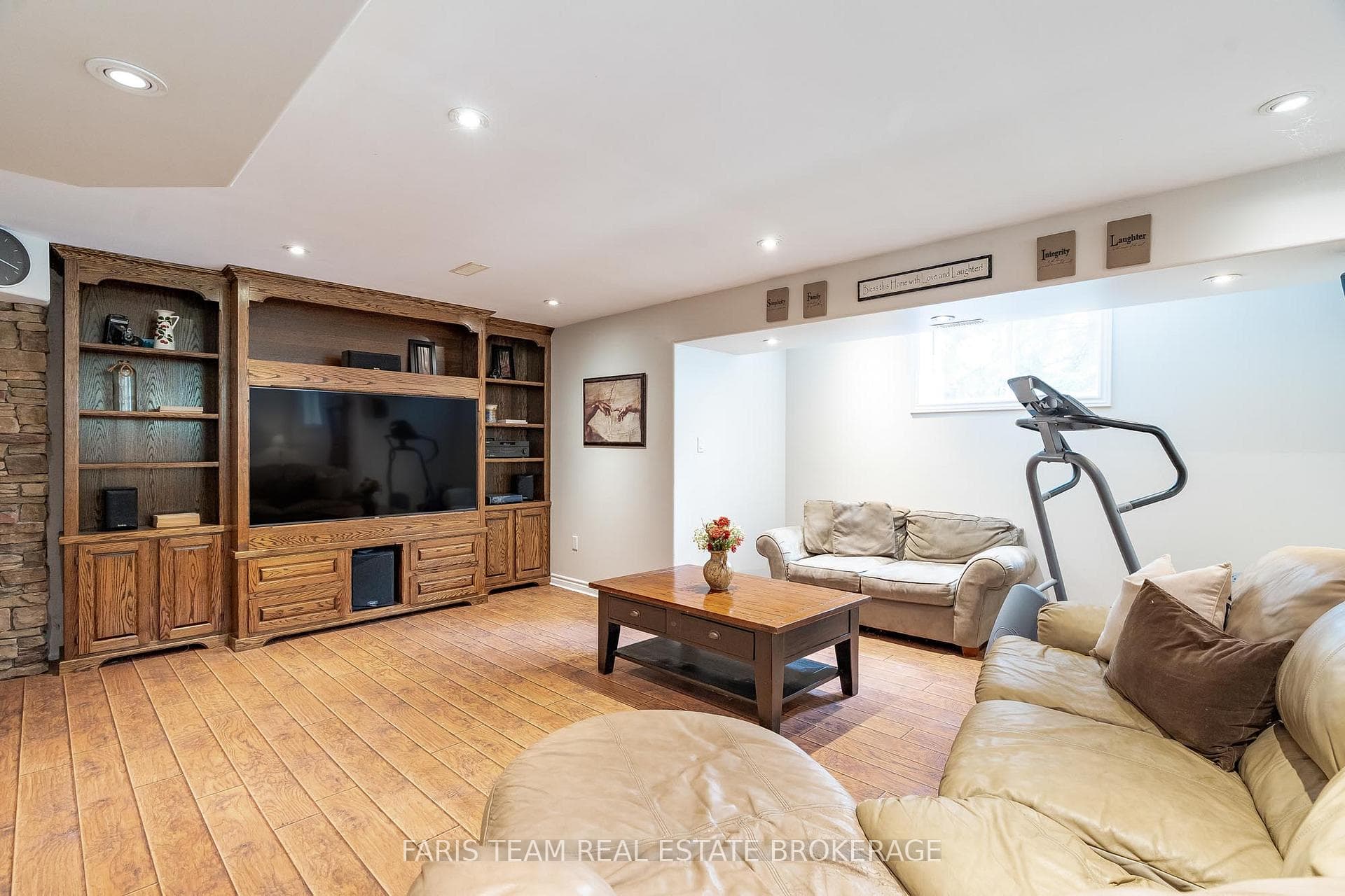 2 Evergreen Lane photo 32