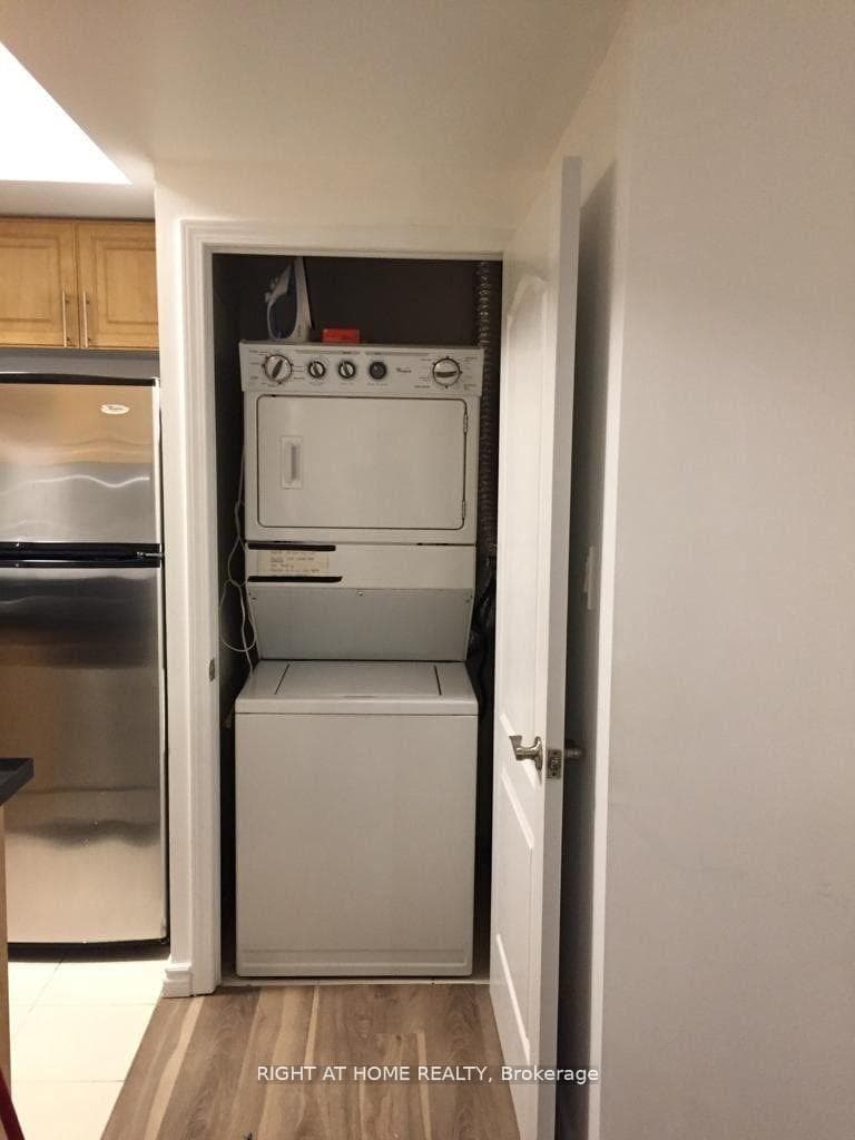 263 Wellington Street Unit 705 photo 15