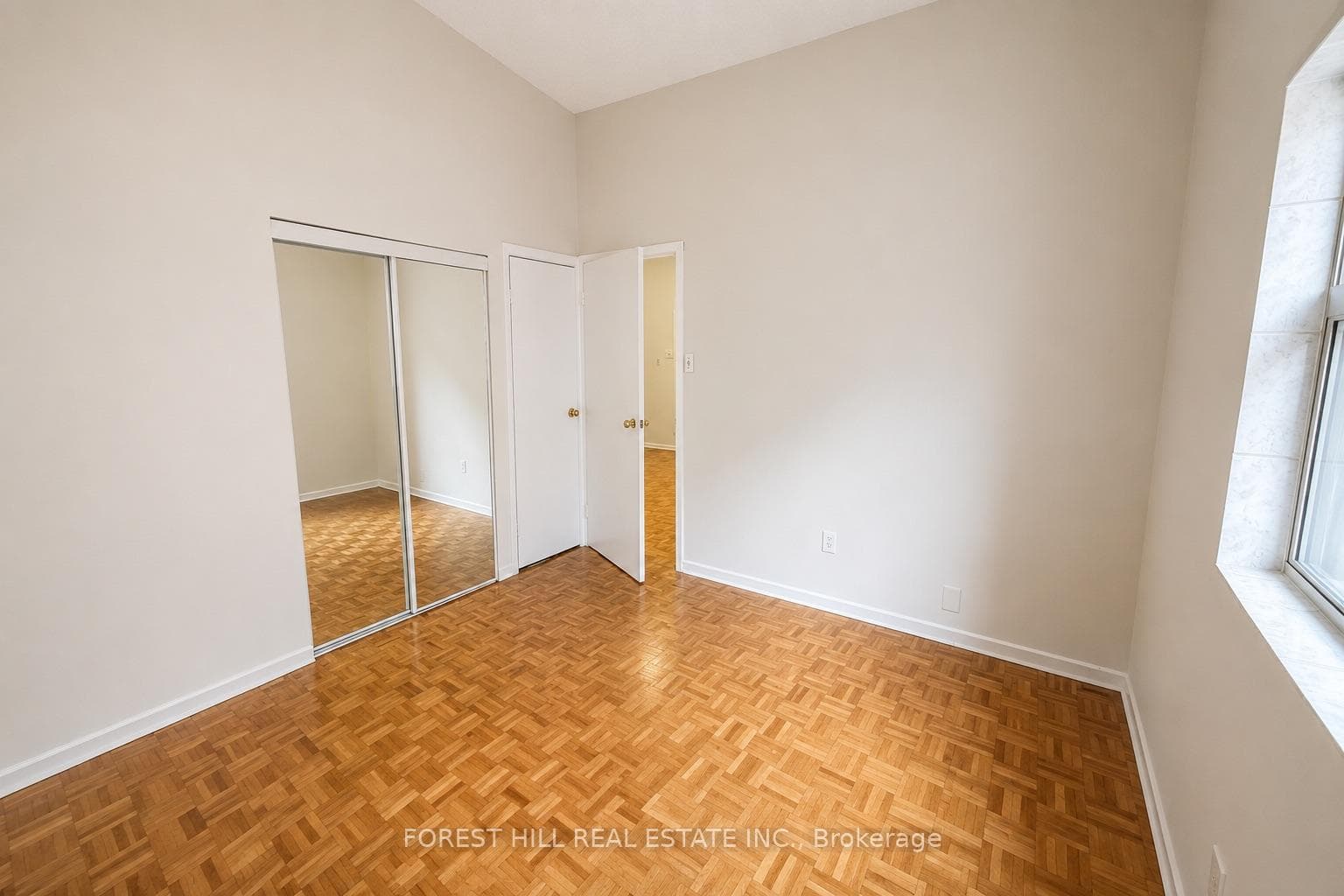 126 Dundas Street Unit 301 photo 4