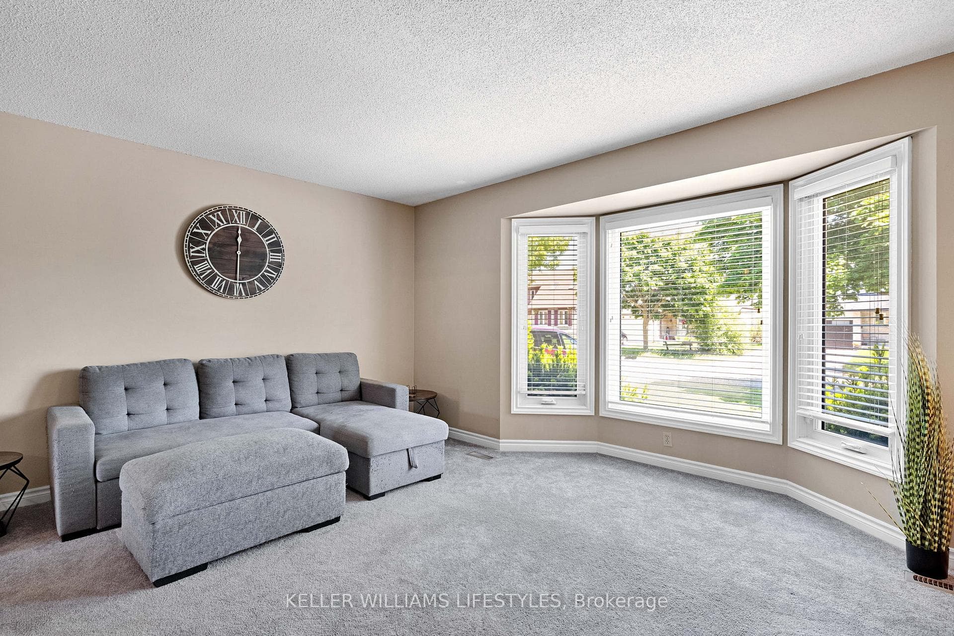 115 Acorn Crescent photo 6