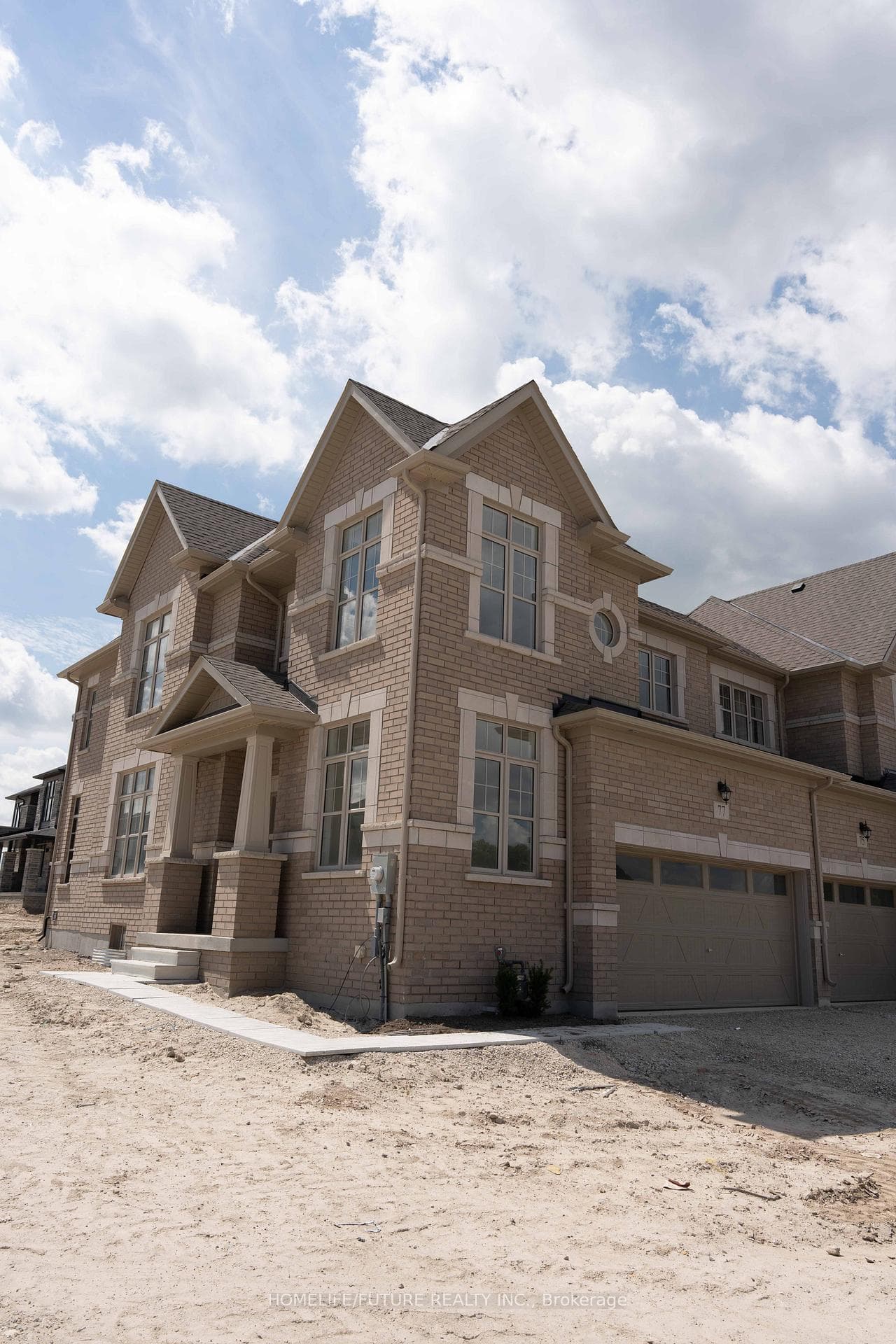 77 Federica Crescent photo 3
