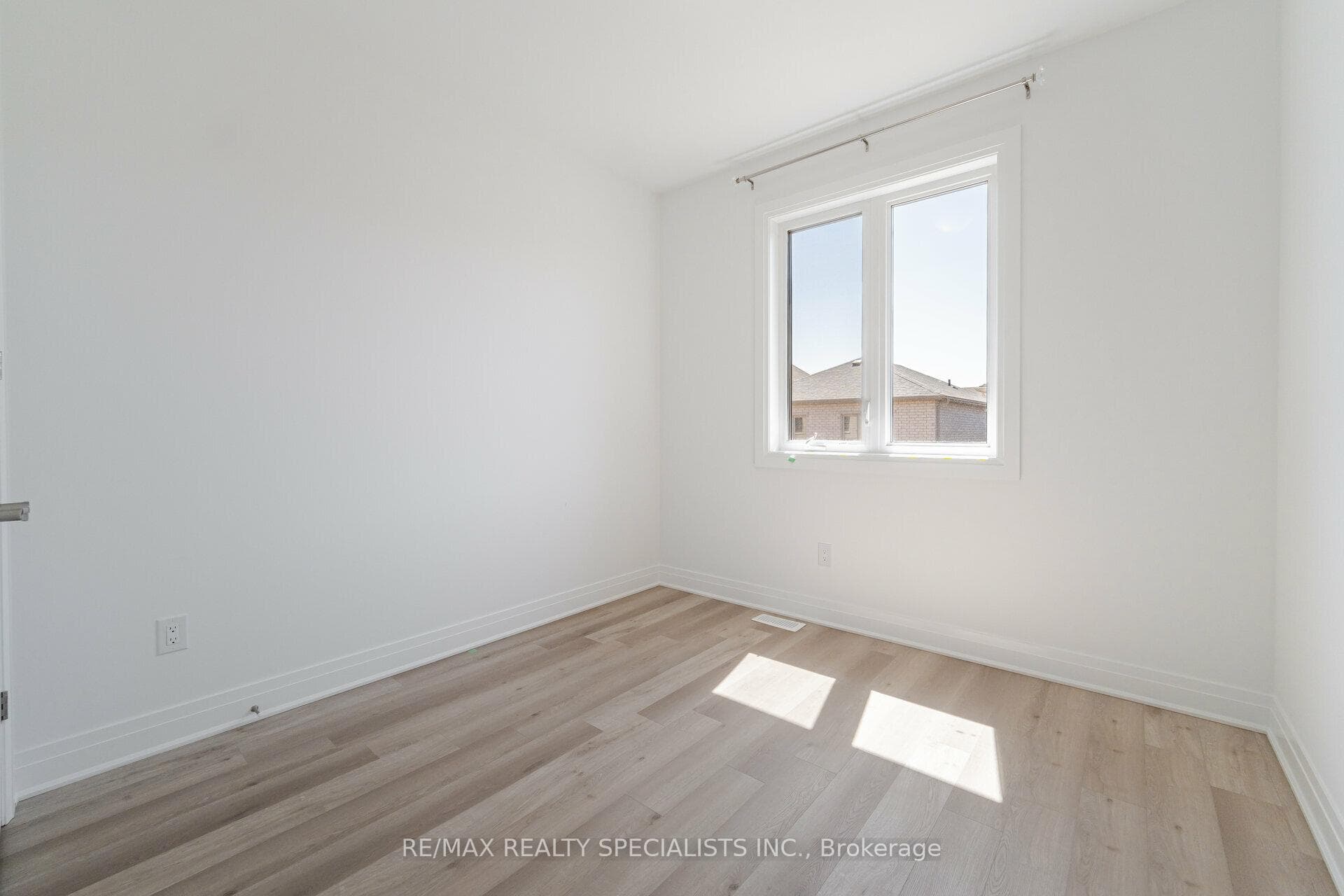 1780 THAMES Circle photo 27