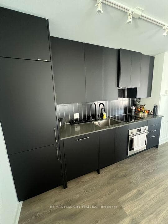 2920 Hwy7 Road Unit 1907 photo 9