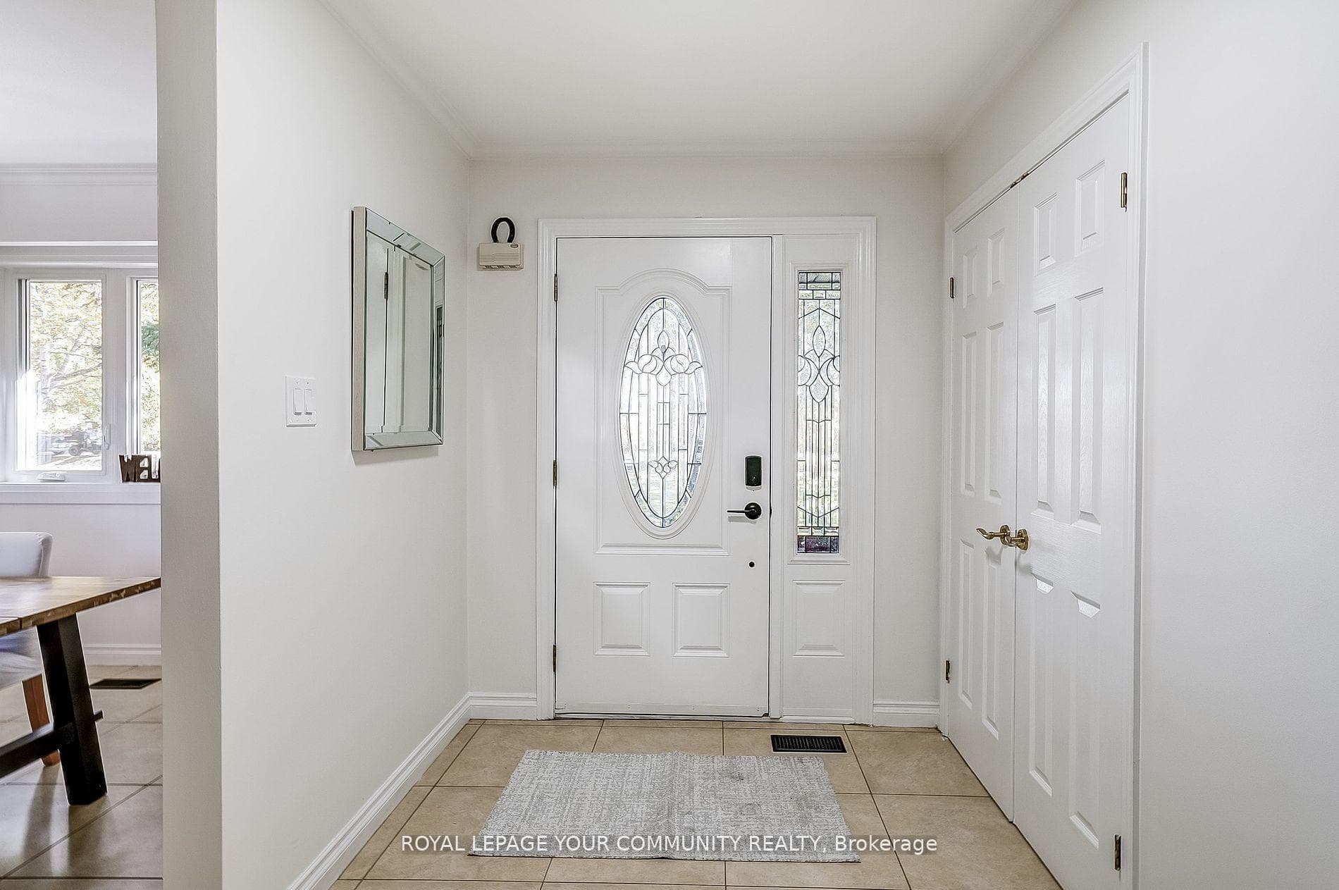 Large Foyer W/Closet